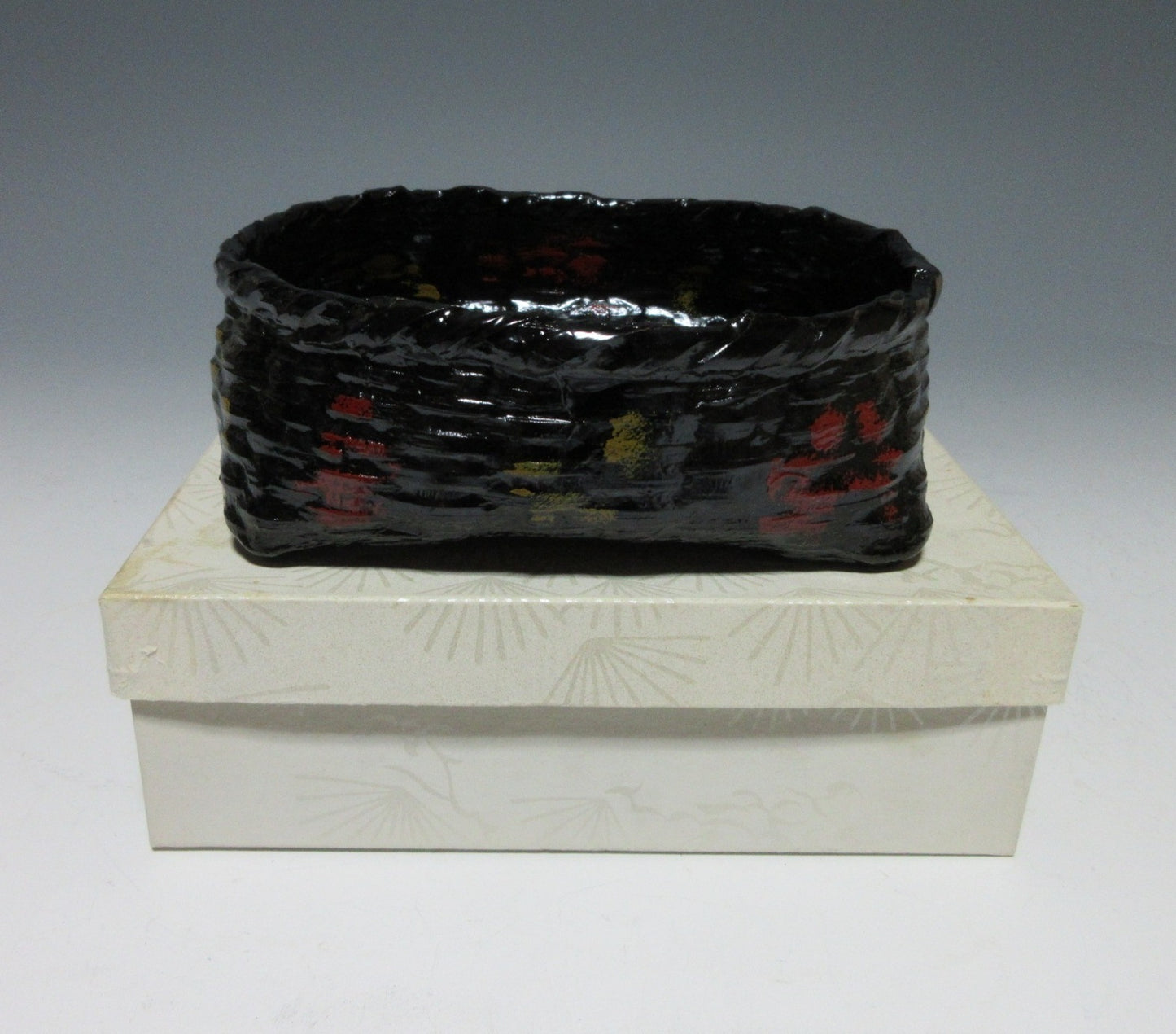 Small Ikkan-bari Lacquered Basket