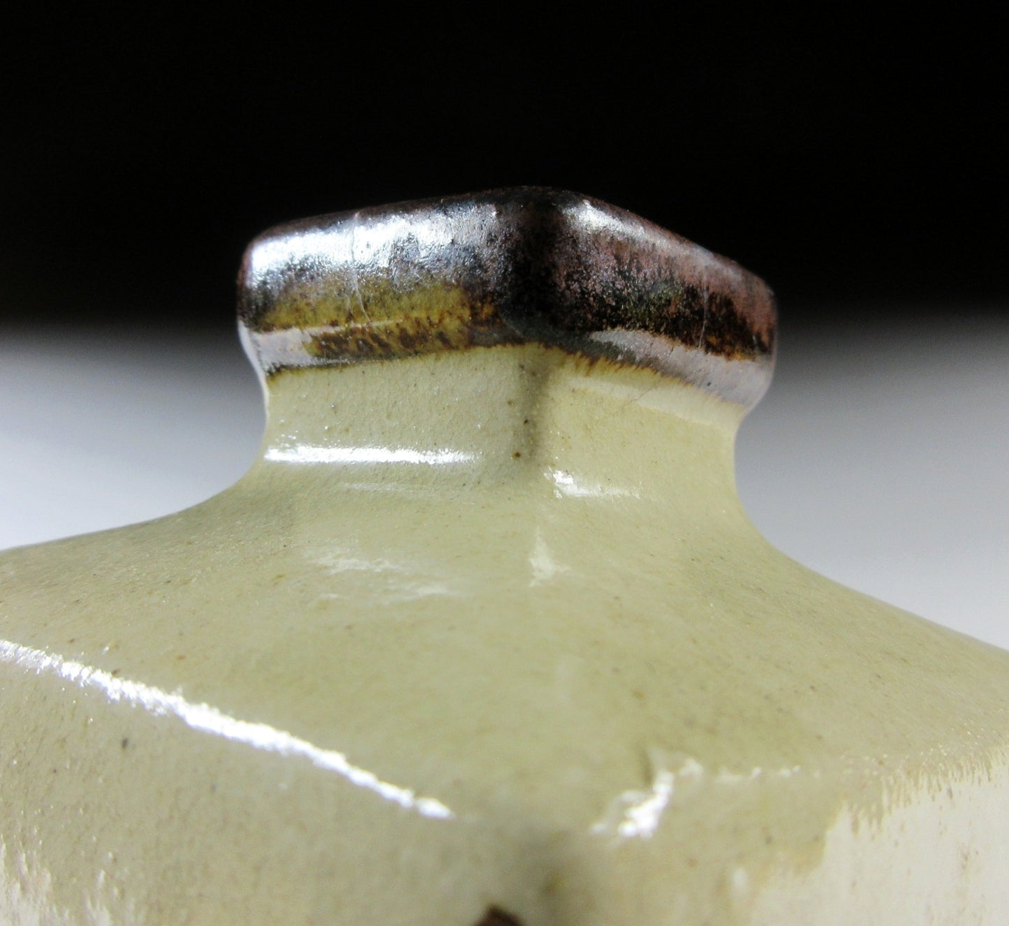 Small Ryukyu-ware Vase