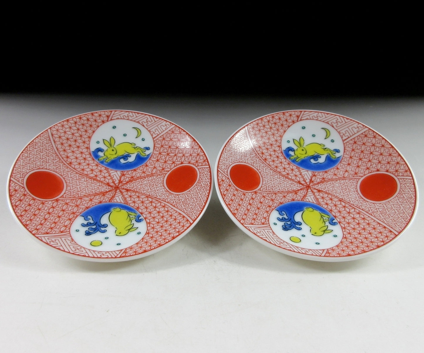 Pair of Seiko Gama Rabbit Mamezara Plates