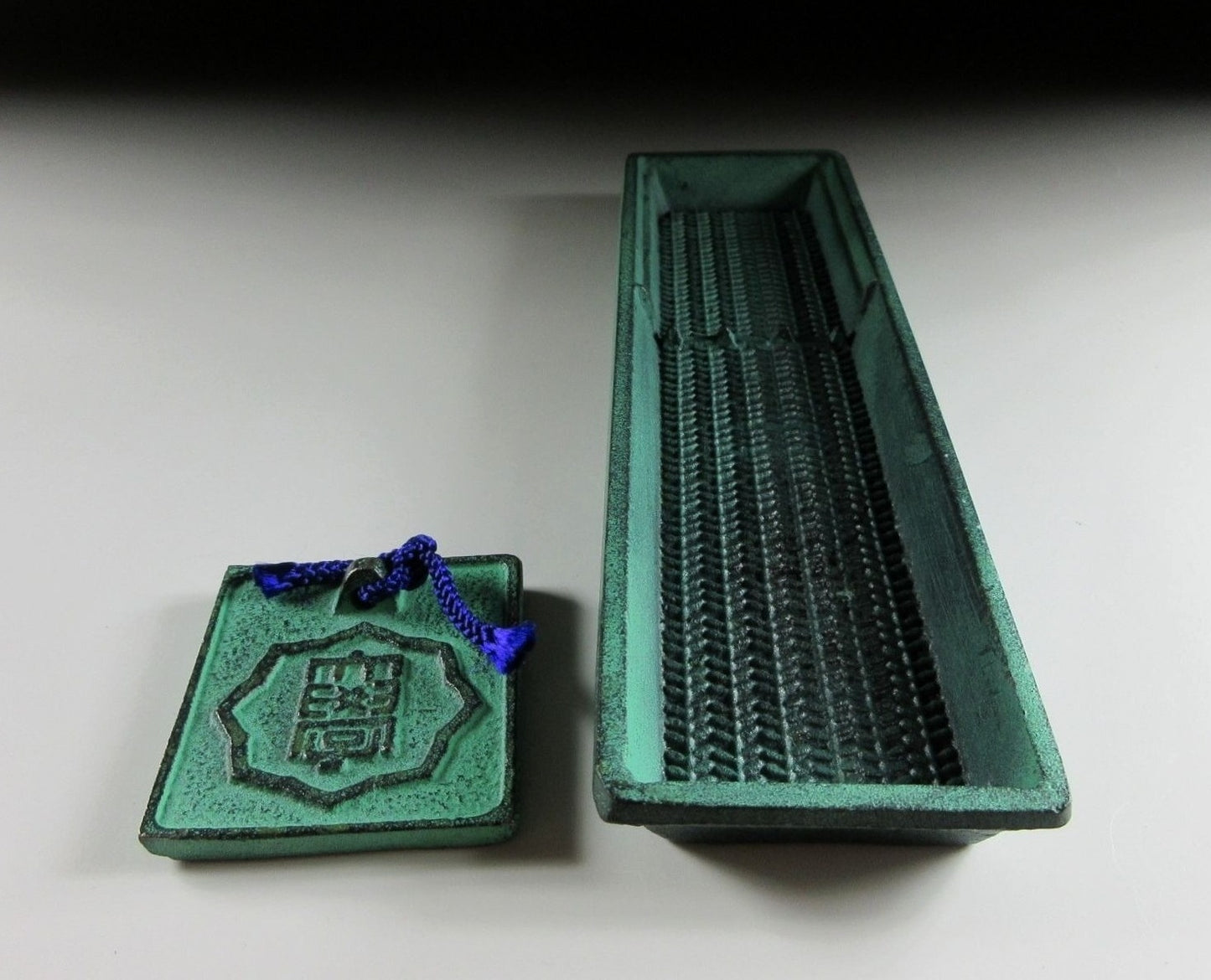 Bunchin Paperweight and Brush Tray