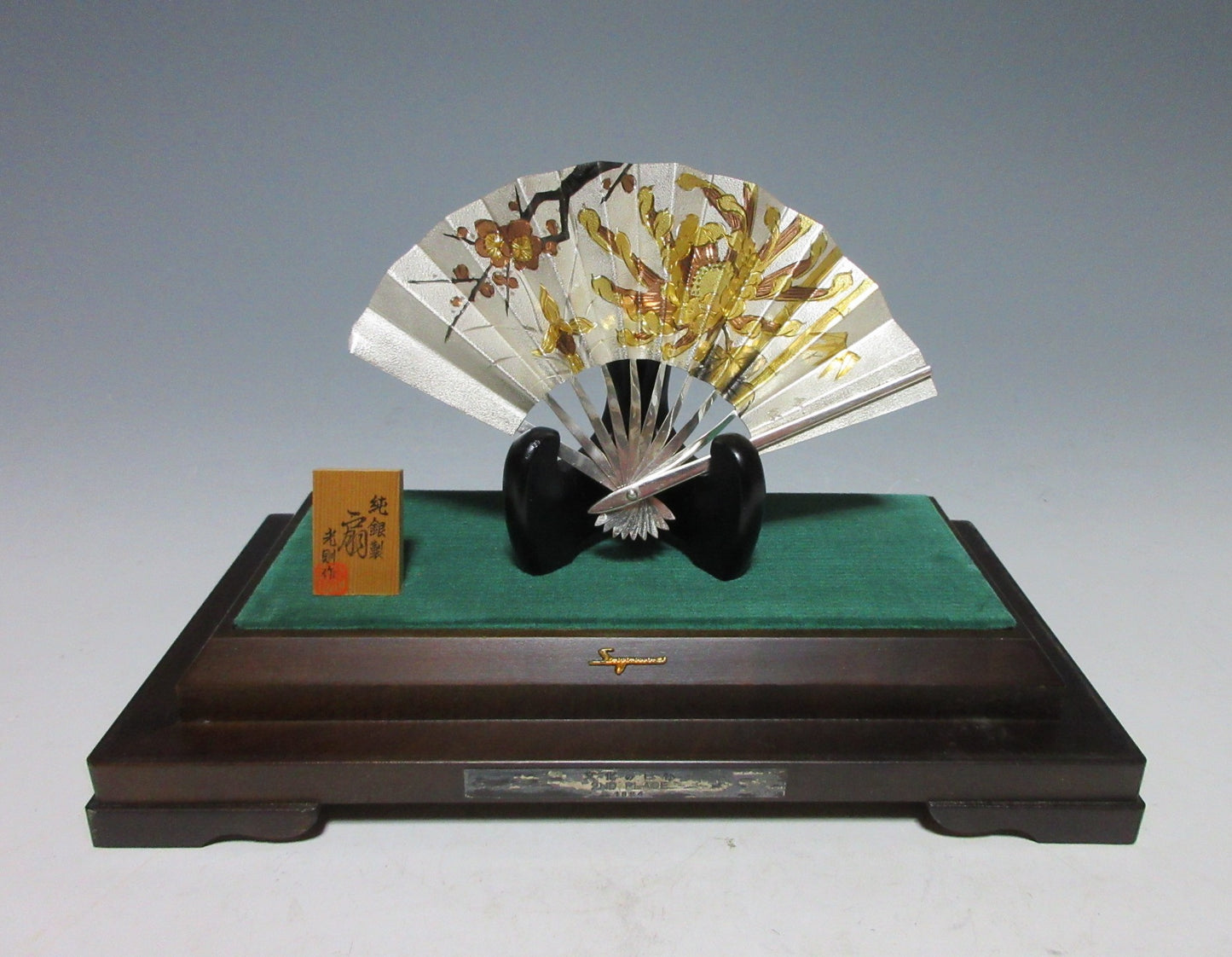 'Jungin' Silver Fan with Display Case