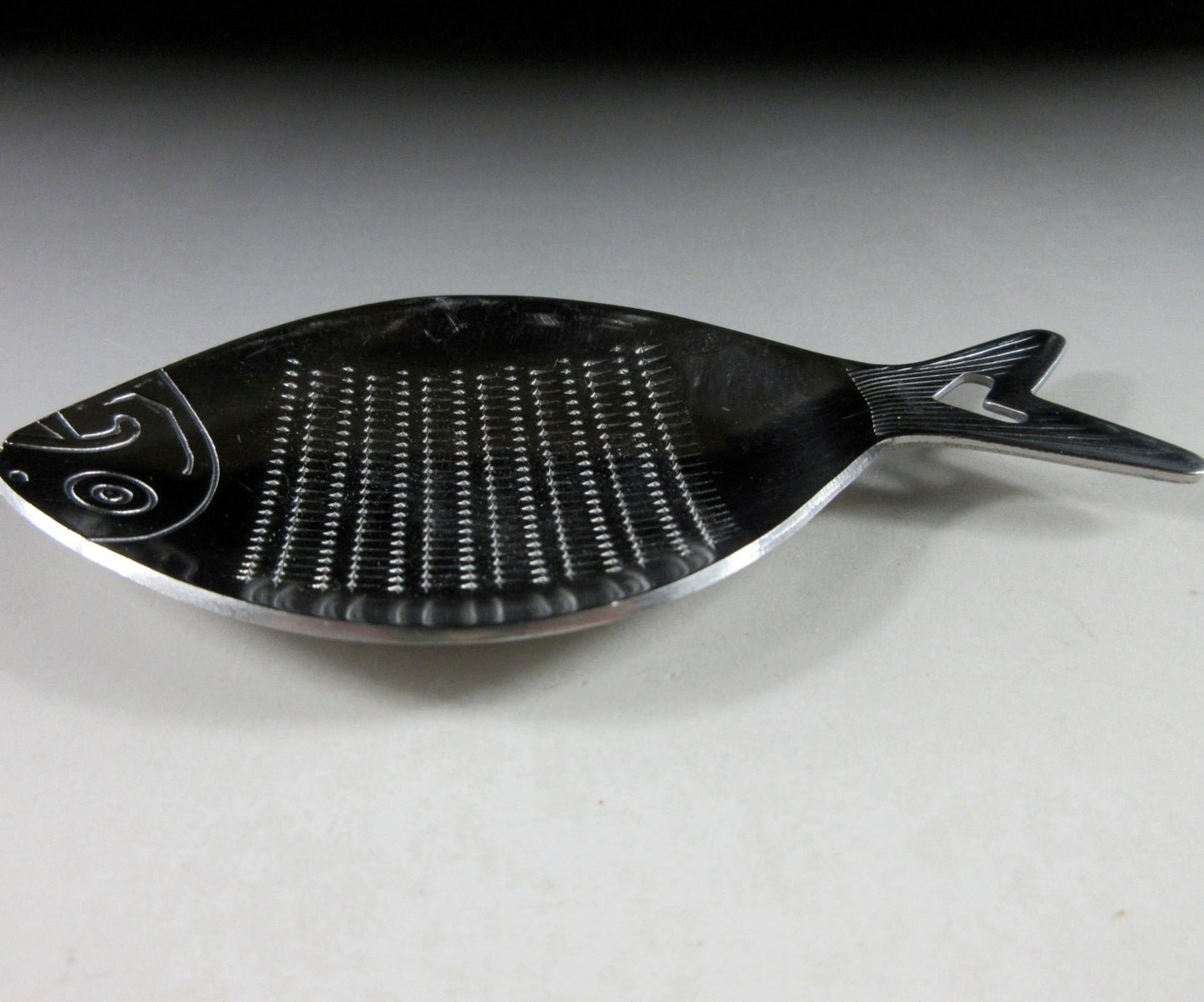 Kankuma Stainless Steel Fish Shaped Grater