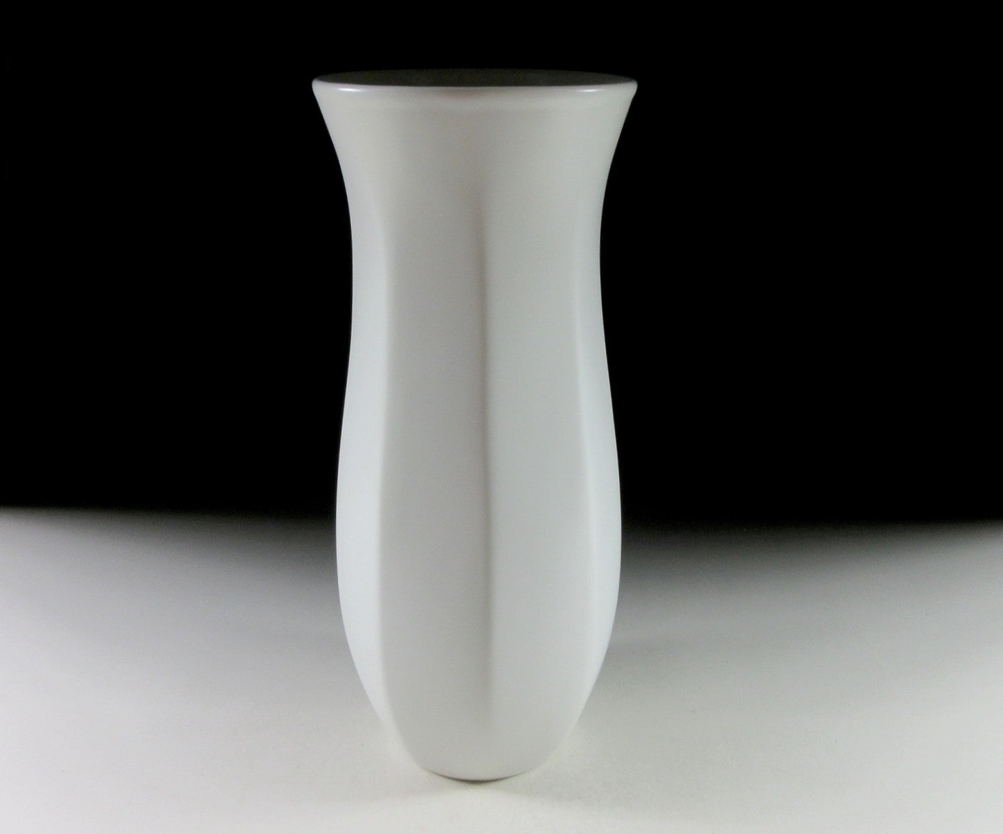 Nagasawa Jin Izushi-ware Porcelain Vase