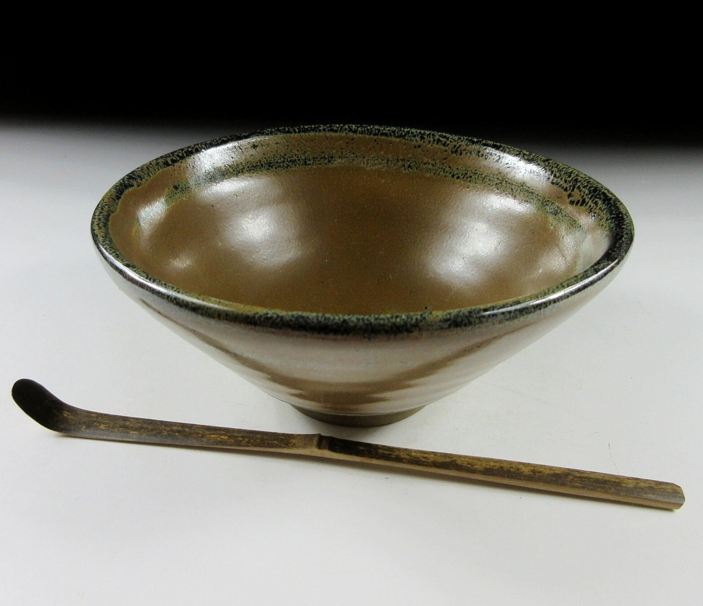 Hakuun Gama Onta-ware Hira Chawan