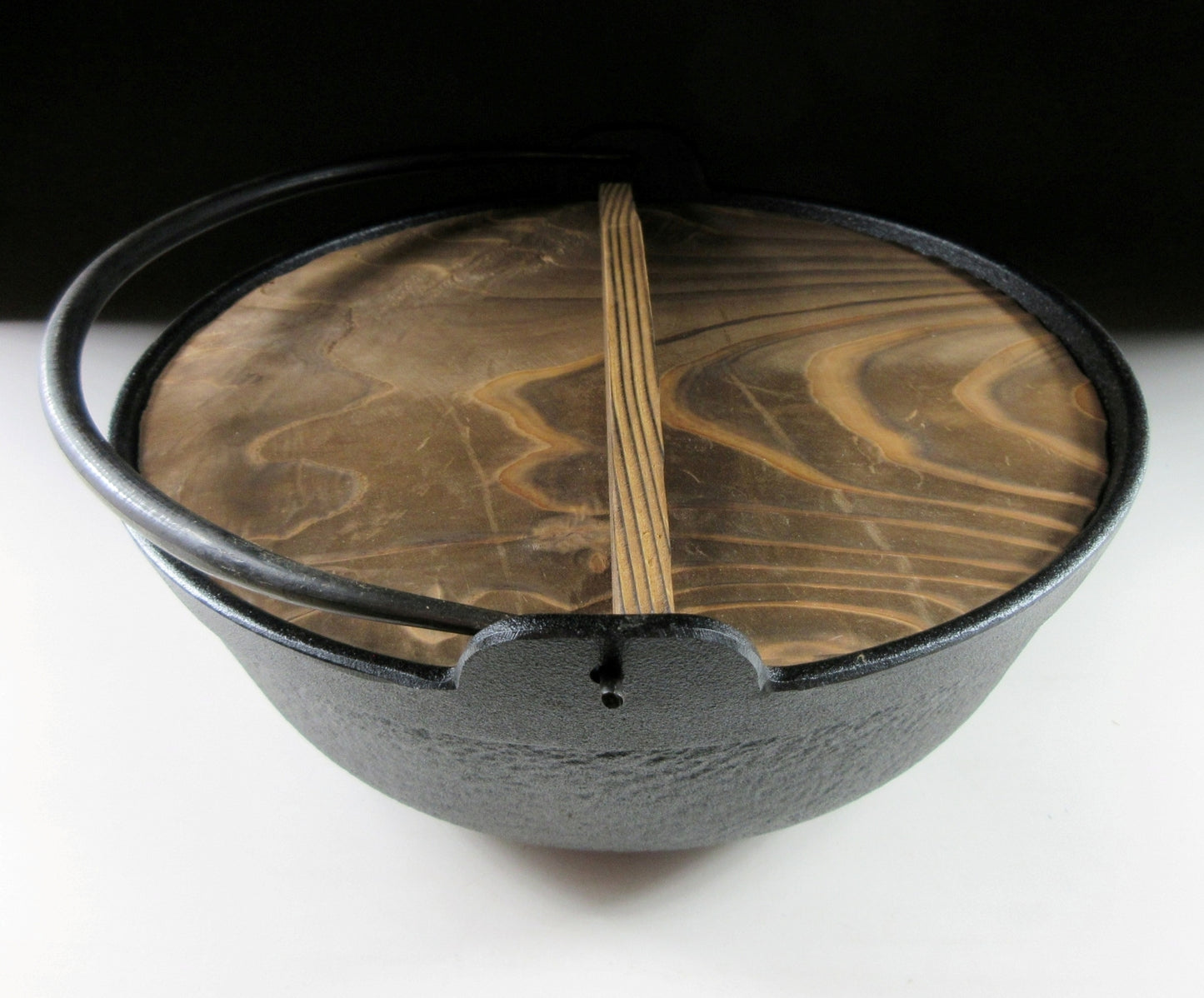 Oigen Nambu Tekki Cast Iron Pot