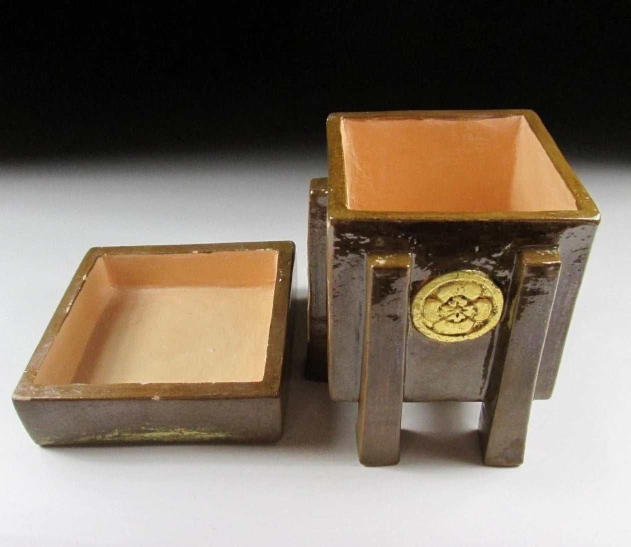 Kikko-ware Kabuto Okimono