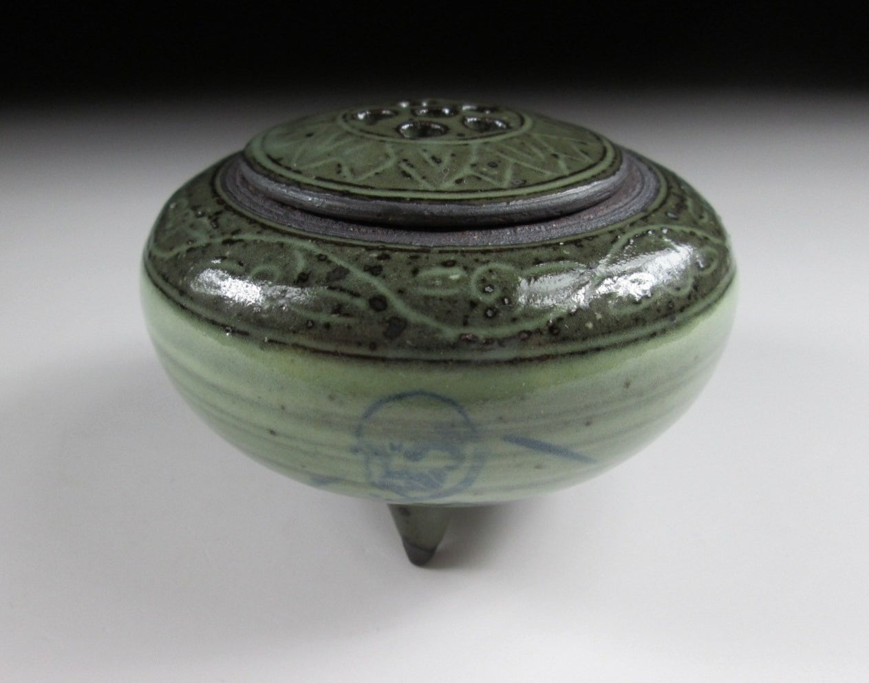 SMALL 'Manjudo' Daruma Koro