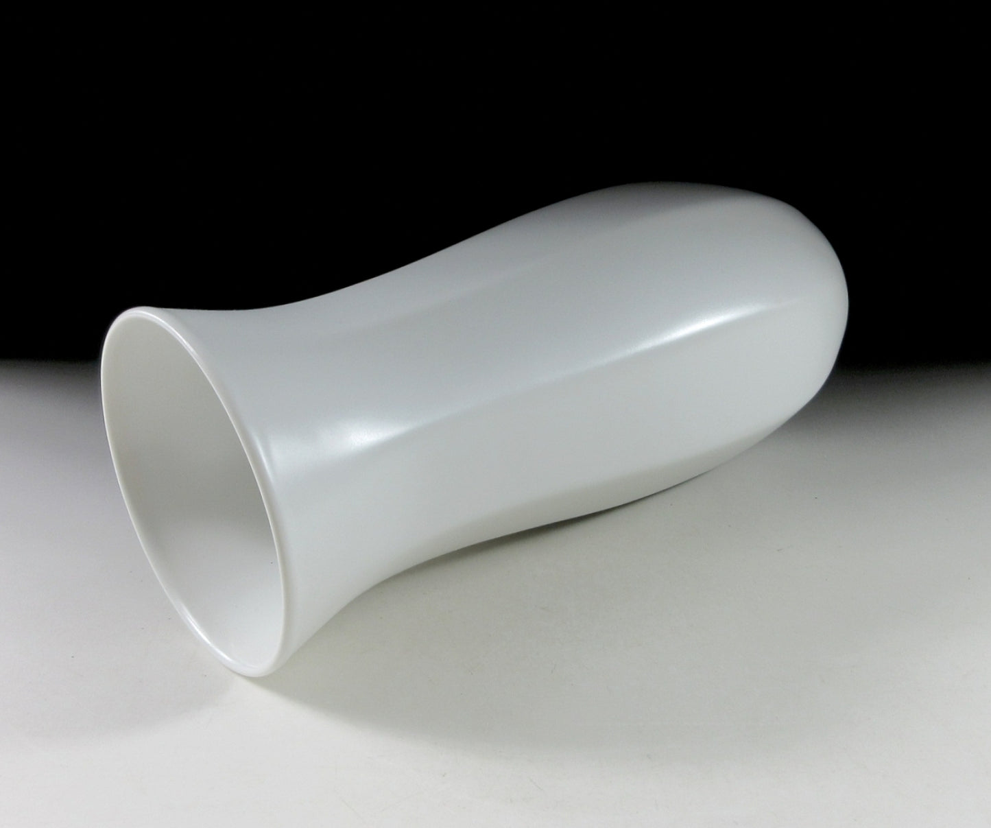 Nagasawa Jin Izushi-ware Porcelain Vase