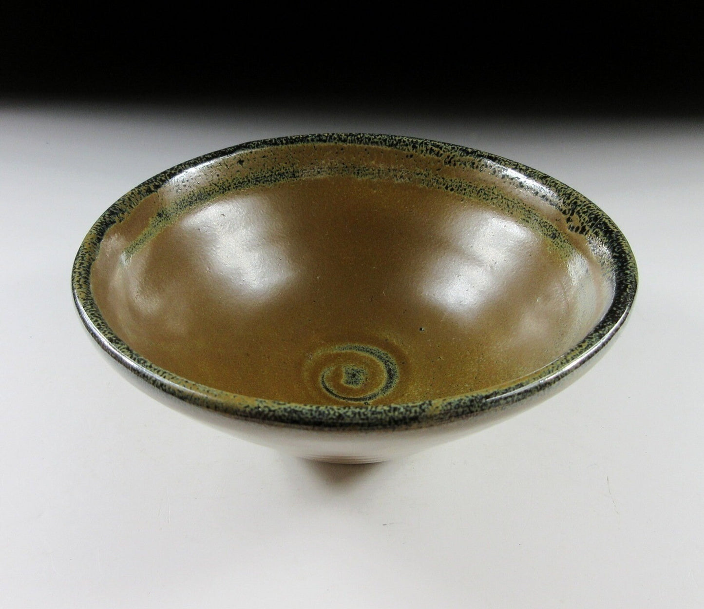 Hakuun Gama Onta-ware Hira Chawan