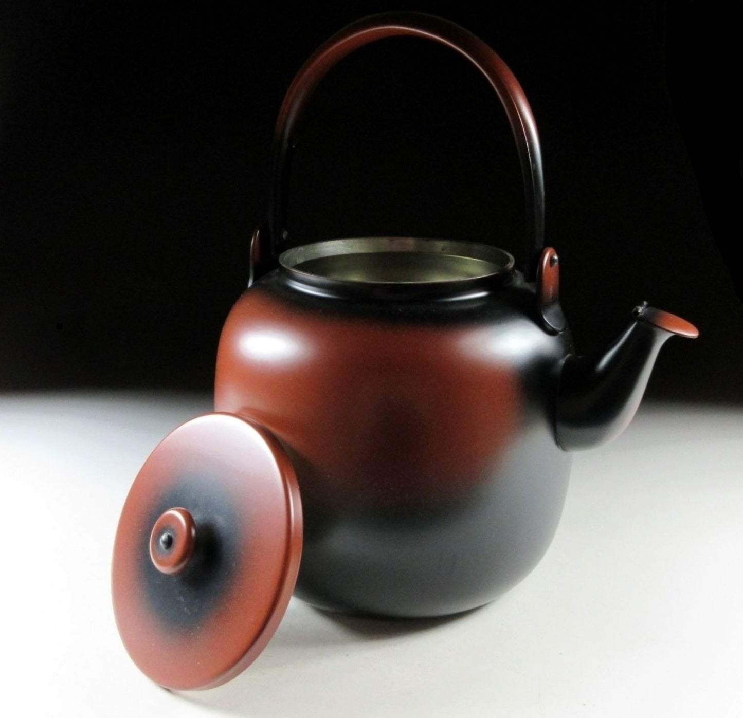 2.5 Litre Koshiguro Yakan Mizutsugi with Tomobako