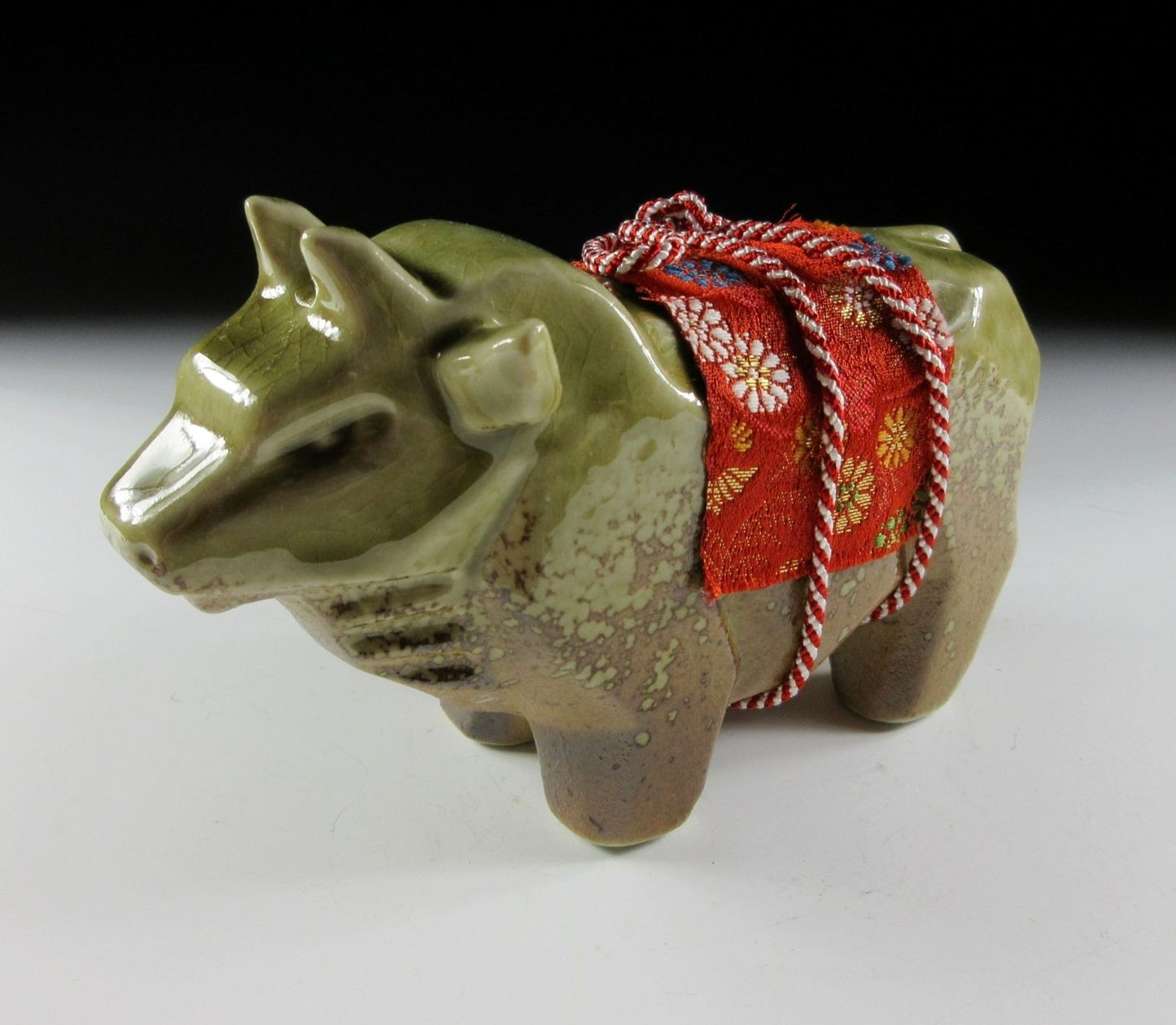 Tousen Gama Ox Okimono