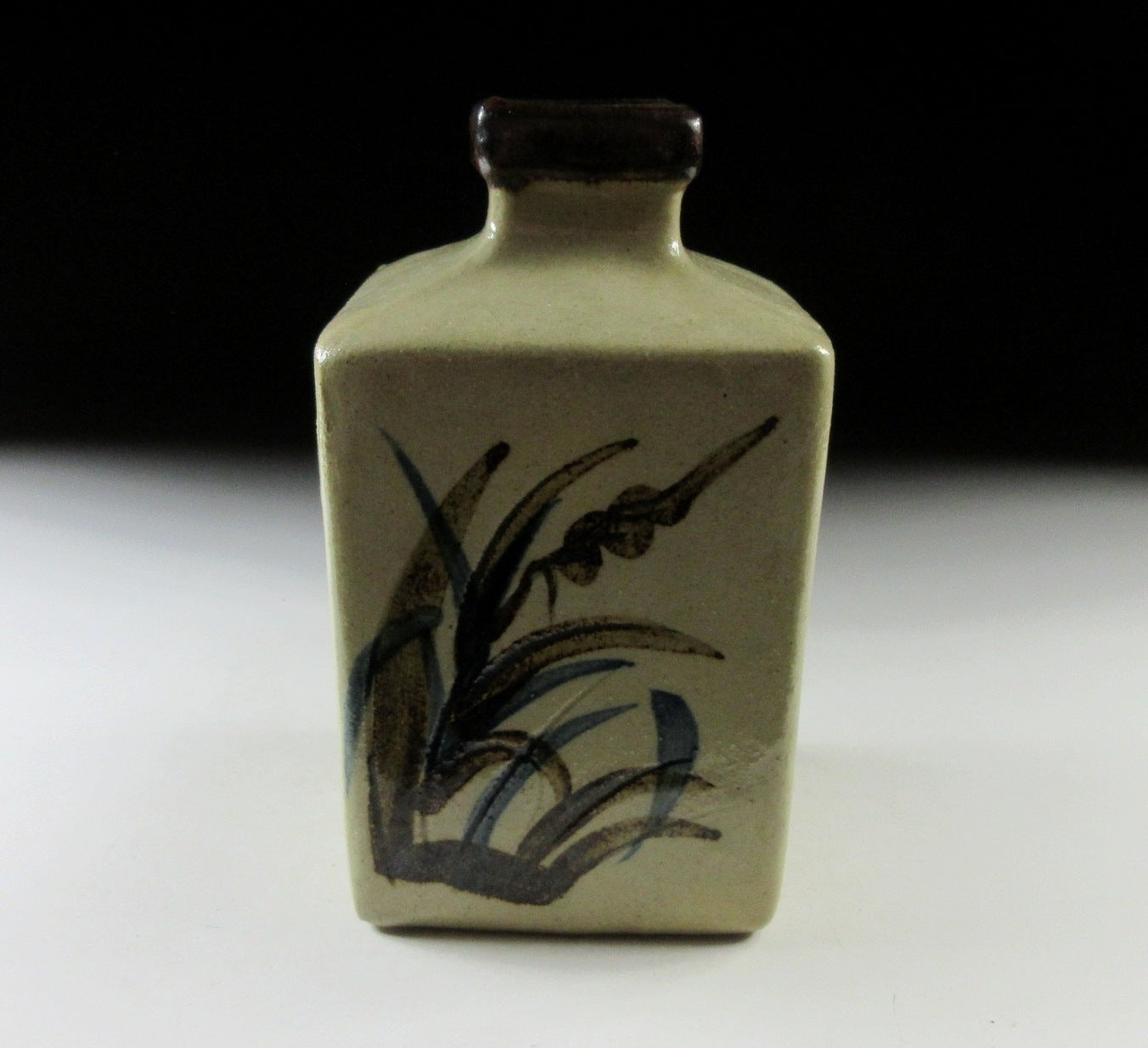 Small Ryukyu-ware Vase