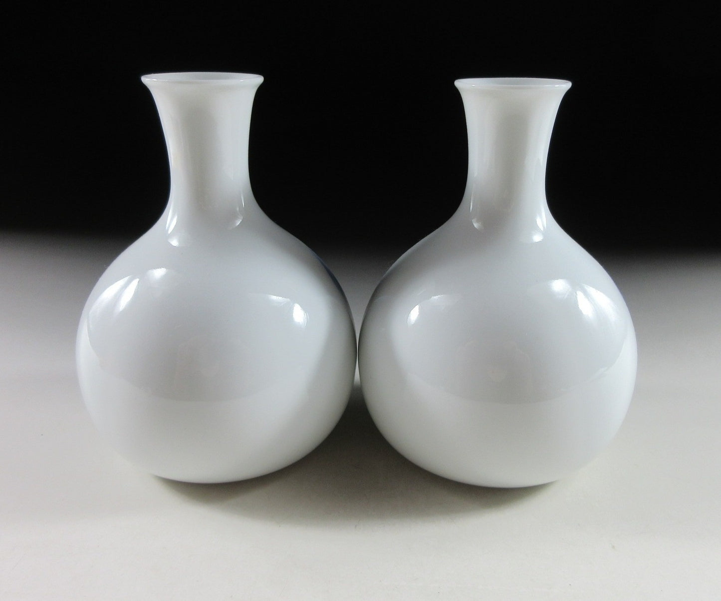 Fukagawa Porcelain Sake Set