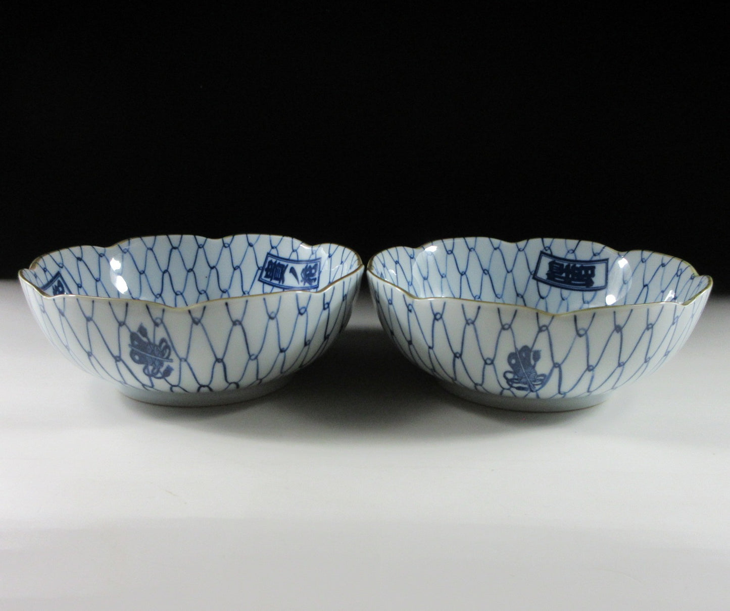 Pair of Sumo-Themed Bowls with Ami Pattern #1