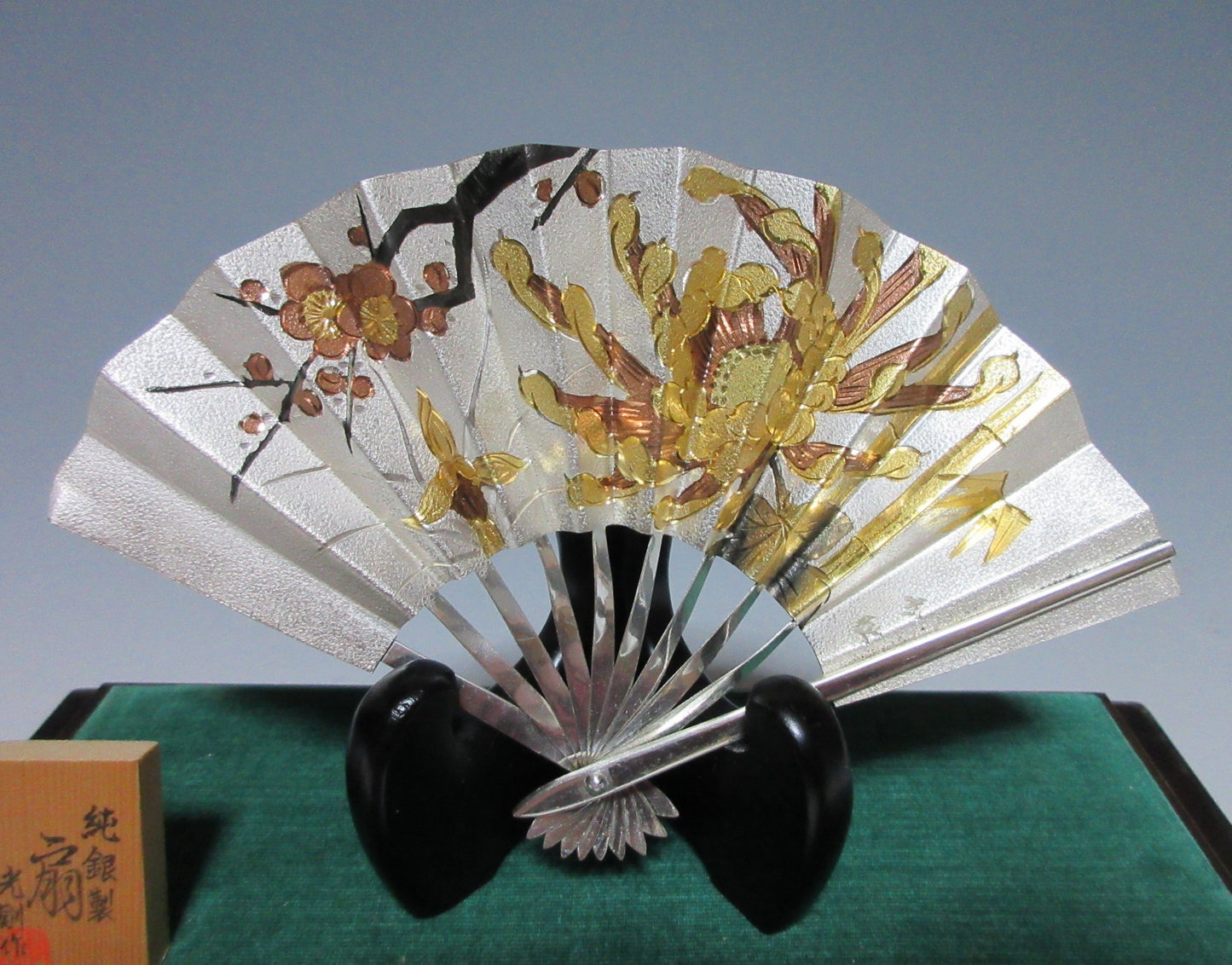'Jungin' Silver Fan with Display Case