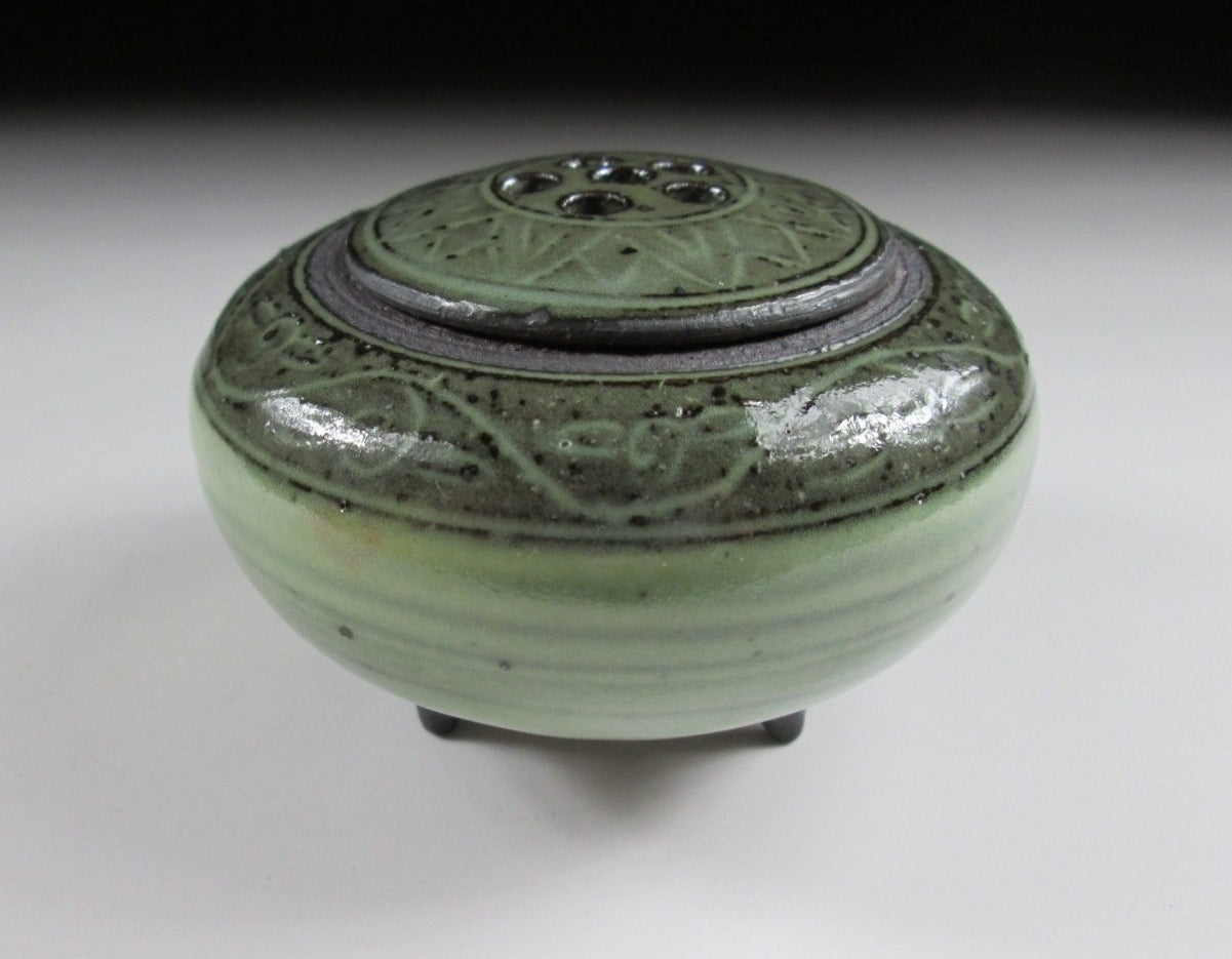 SMALL 'Manjudo' Daruma Koro