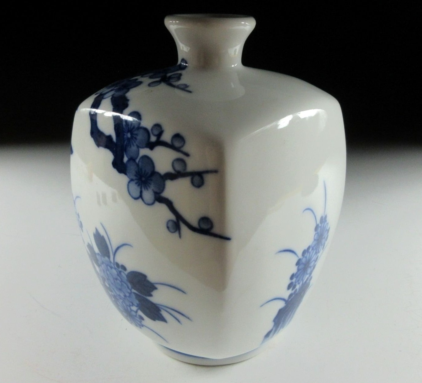 Kousen Gama Nabeshima Sometsuke Bottle Vase