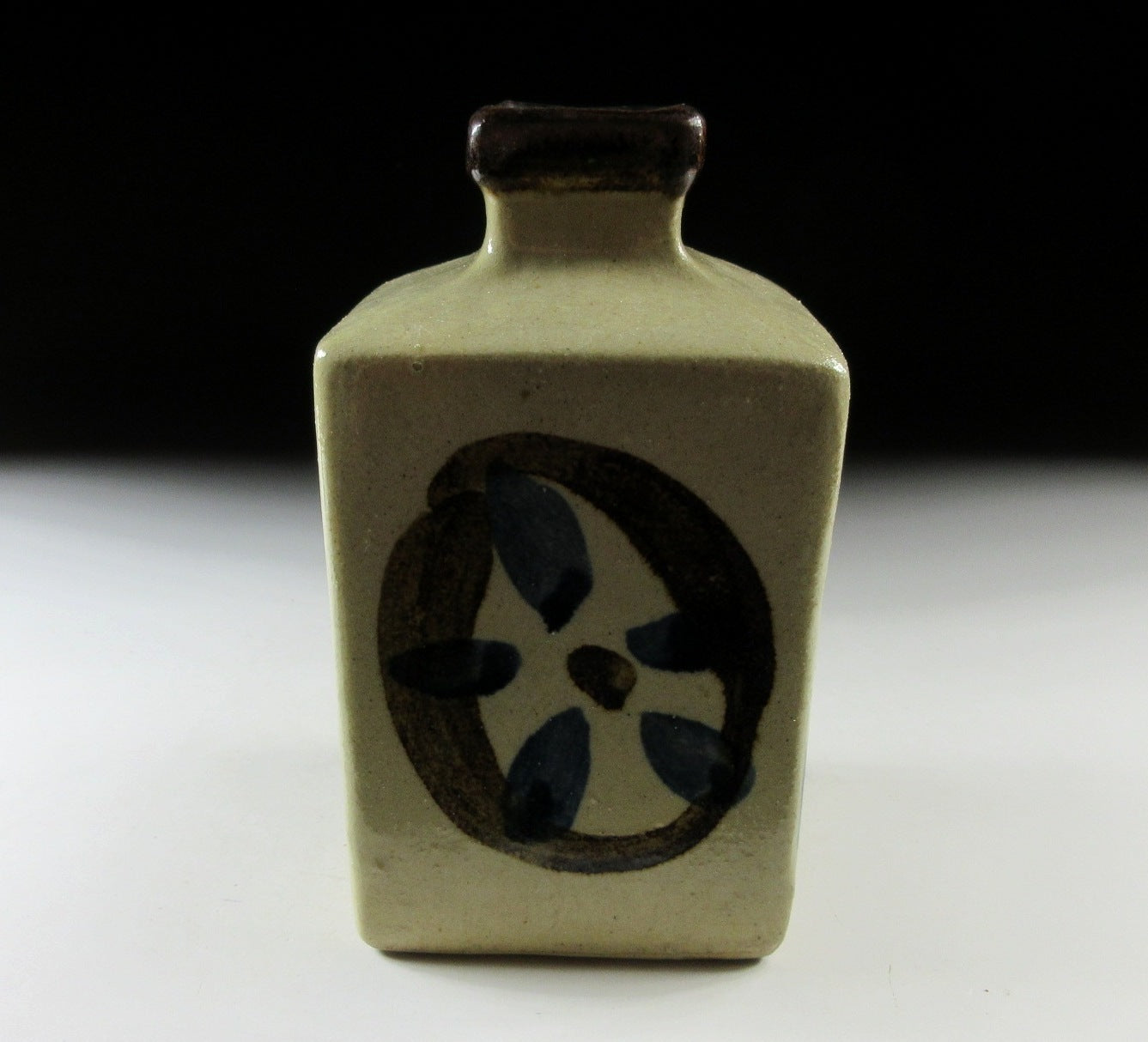 Small Ryukyu-ware Vase