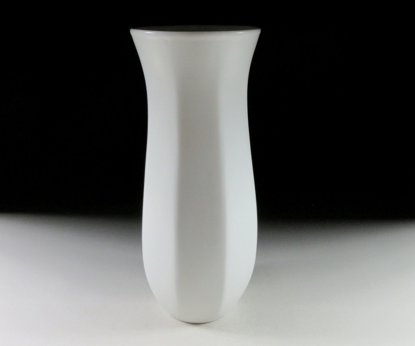 Nagasawa Jin Izushi-ware Porcelain Vase