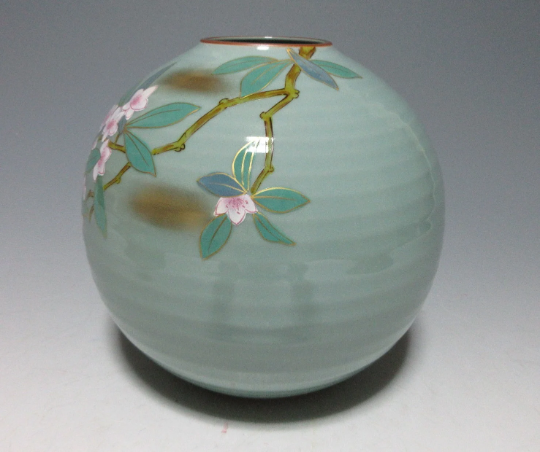 Kutani Bunsui Sakura Vase