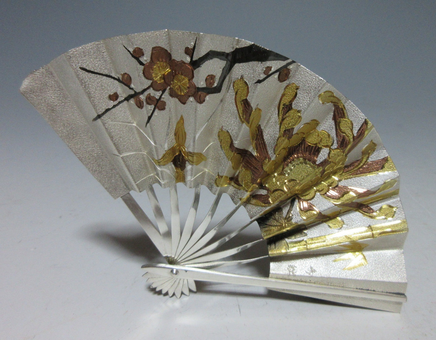 'Jungin' Silver Fan with Display Case