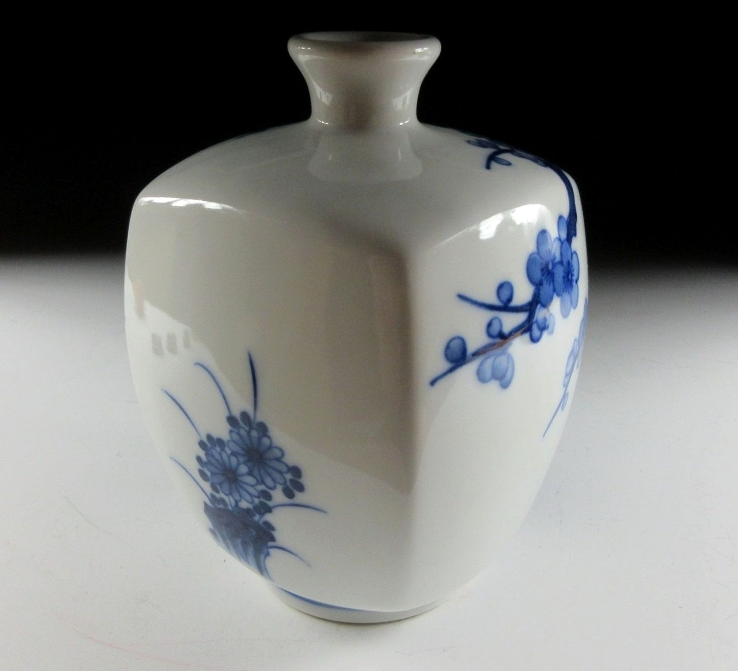 Kousen Gama Nabeshima Sometsuke Bottle Vase