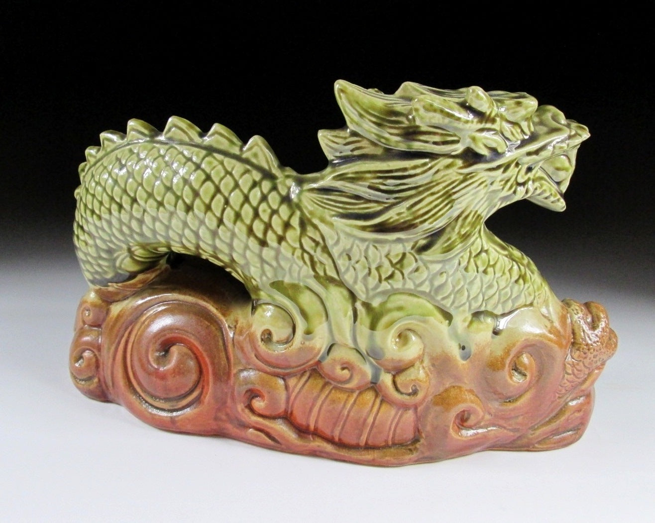 Tousen Gama Year of the Dragon Okimono