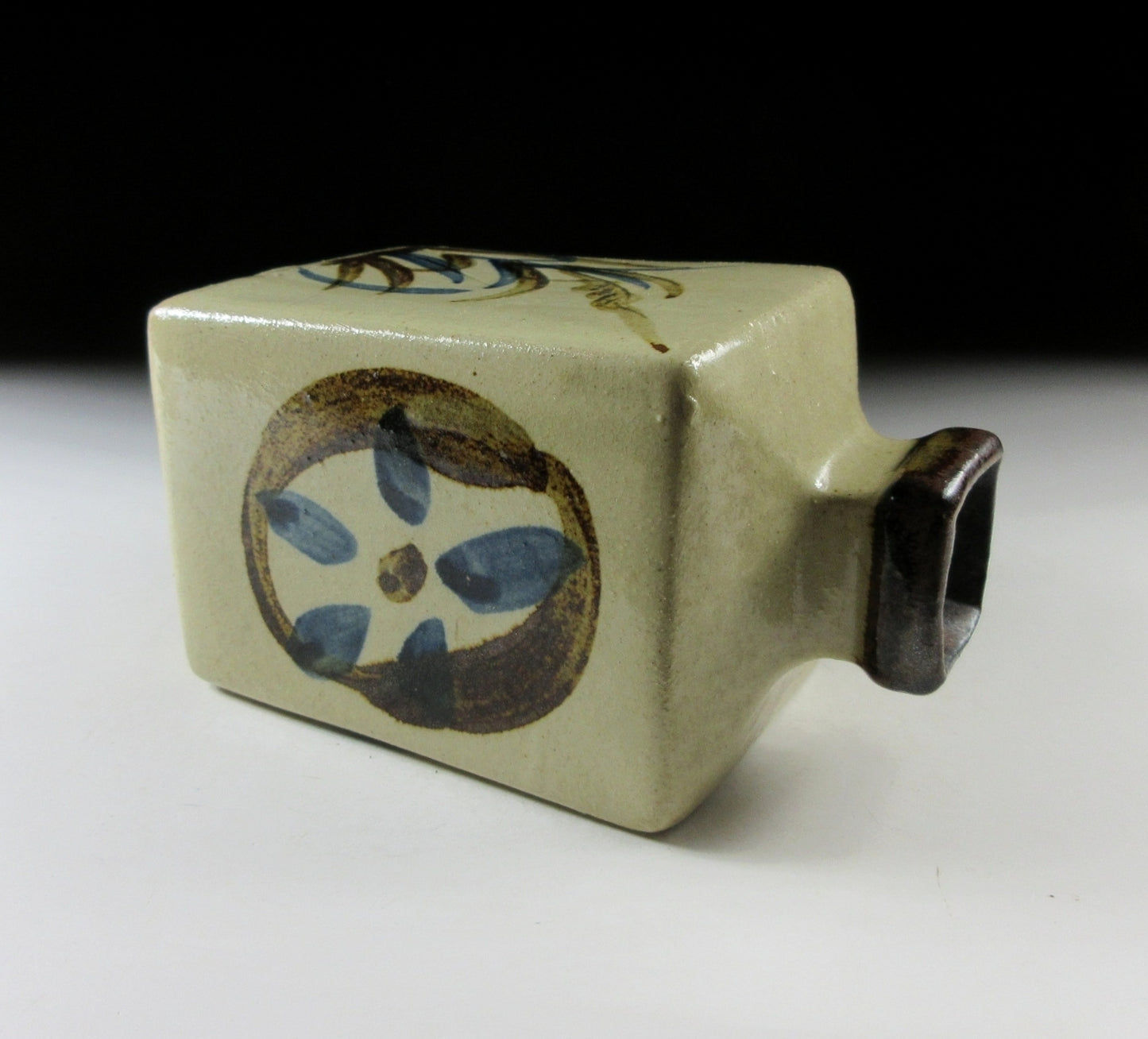 Small Ryukyu-ware Vase