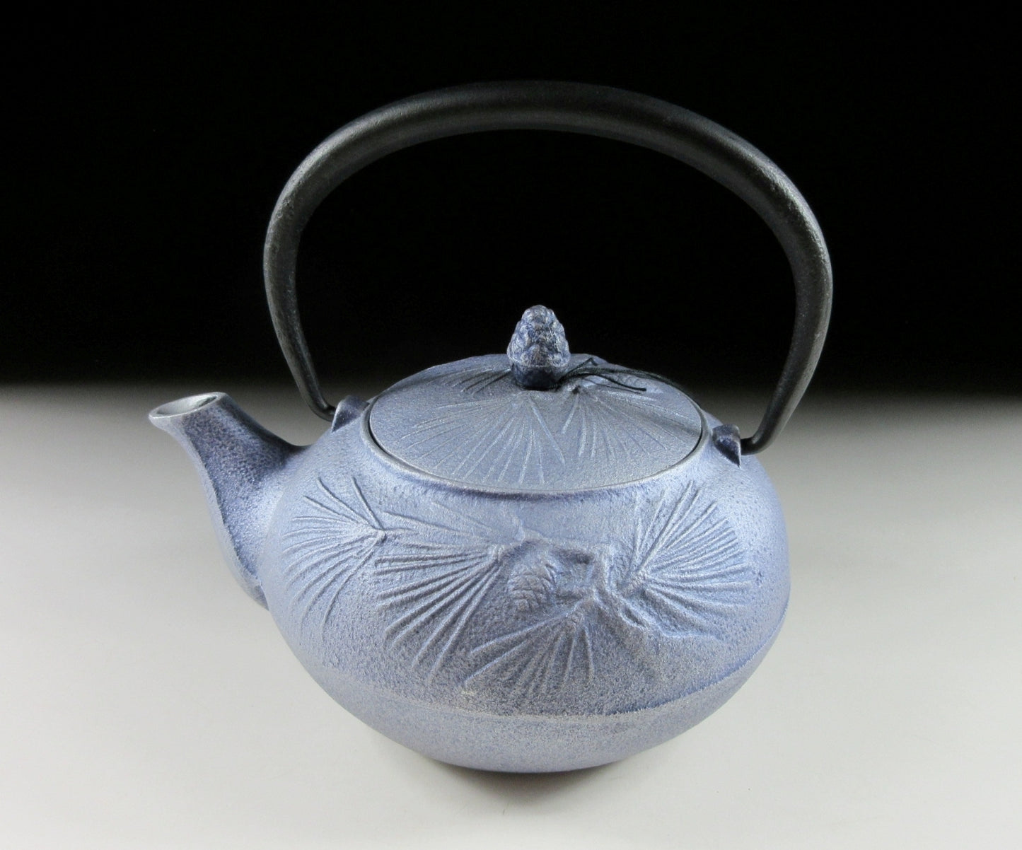 'Ryoji' Nambu Tekki Pine Pattern Tetsubin