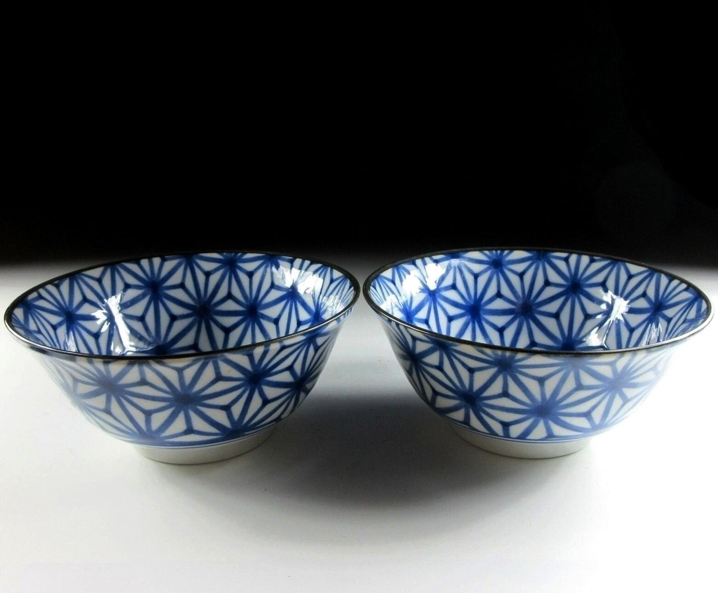 Pair of Asanoha Hemp Pattern Bowls