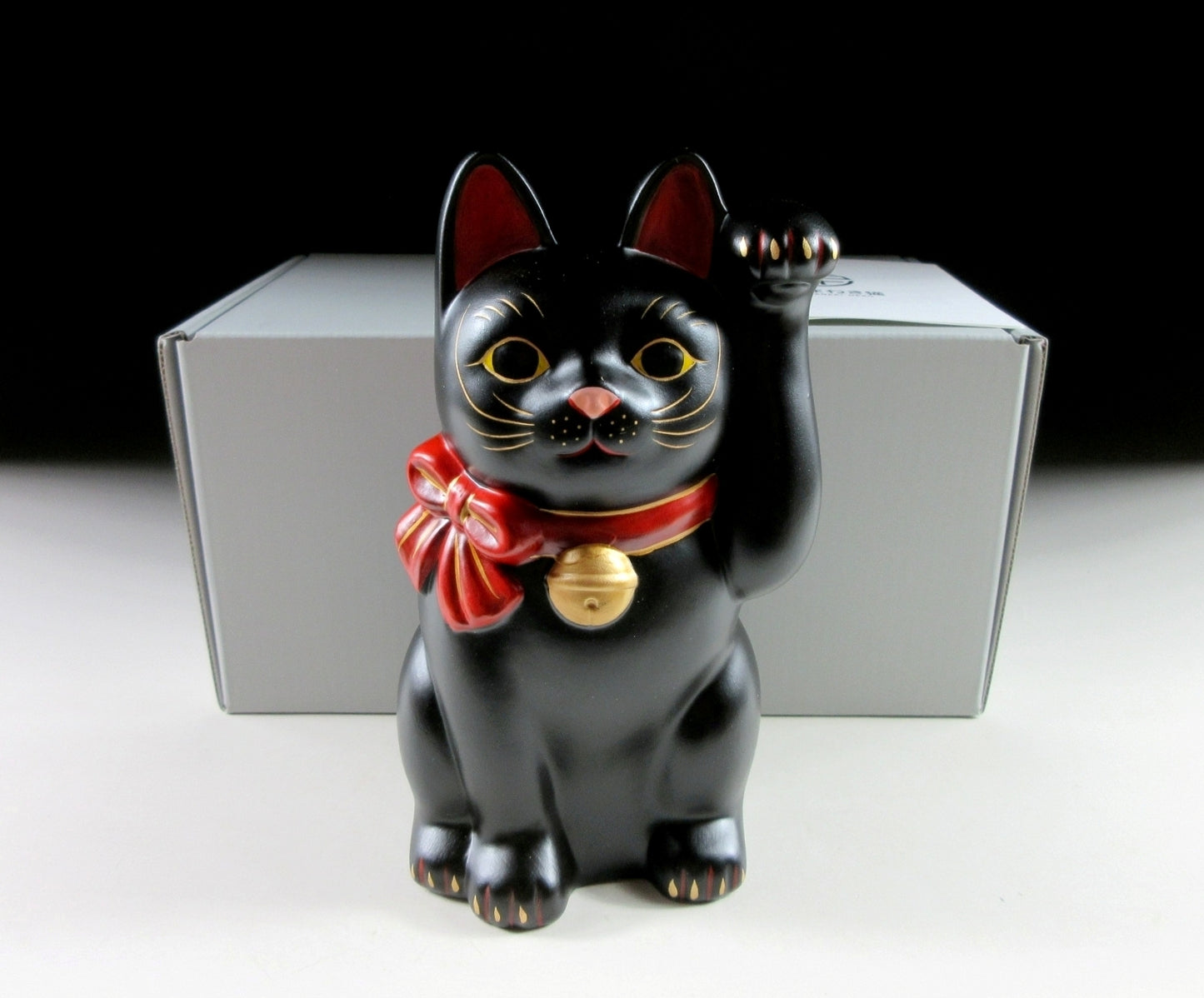 Black Chugai Toen Maneki Neko