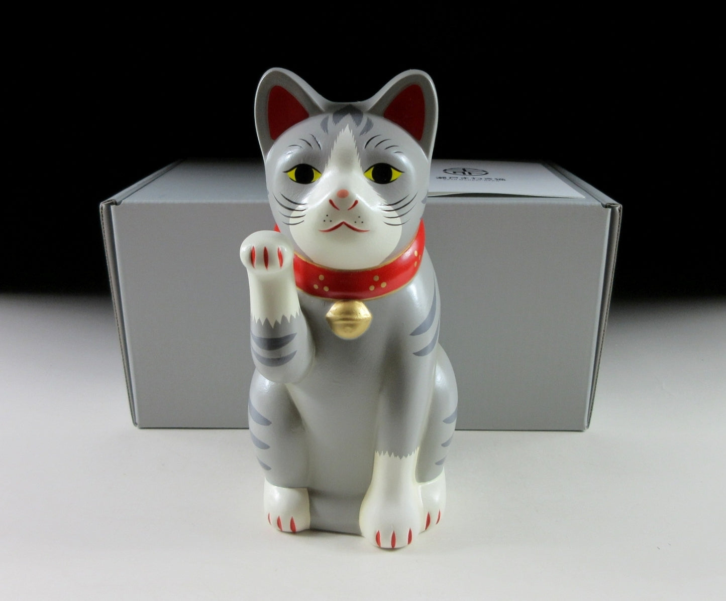Grey Chugai Toen Maneki Neko