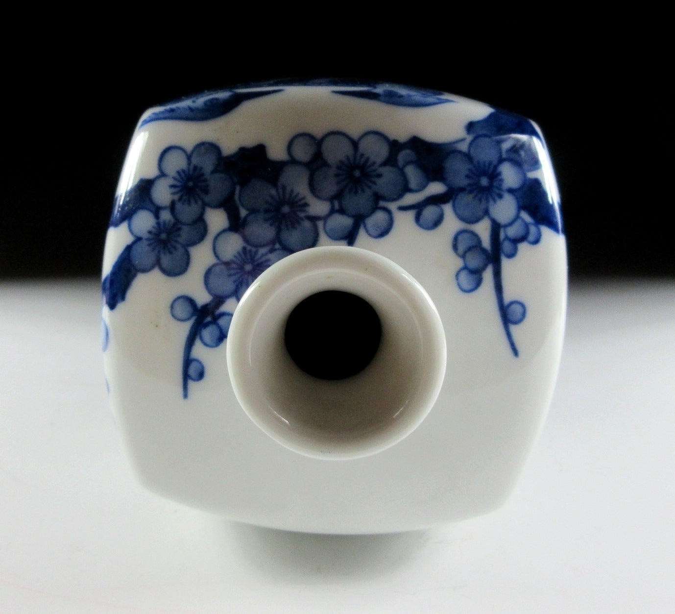 Kousen Gama Nabeshima Sometsuke Bottle Vase