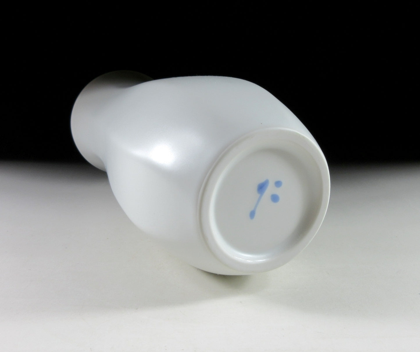Nagasawa Jin Izushi-ware Porcelain Vase