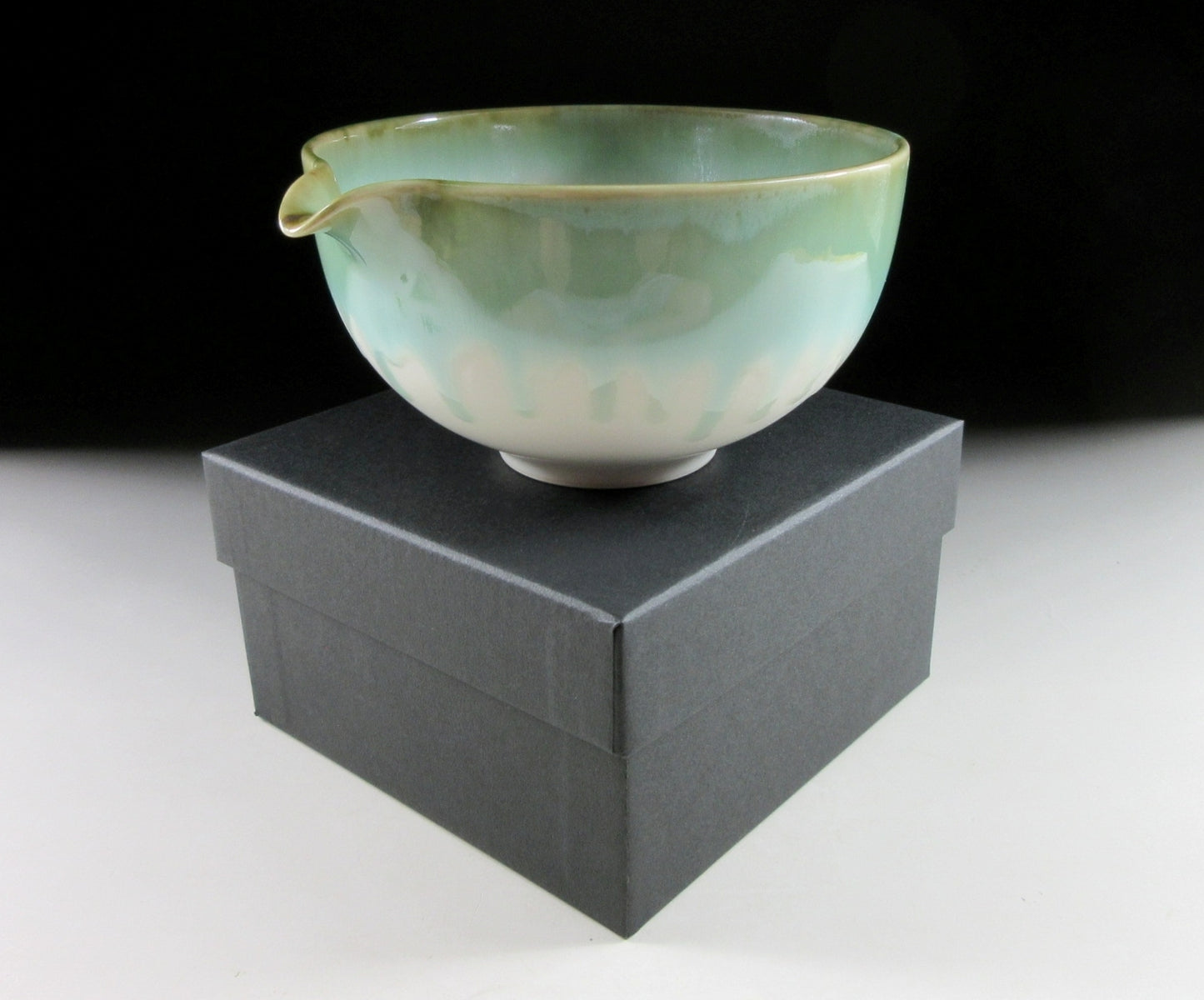 Chojuro Gama Katakuchi Tea Bowl
