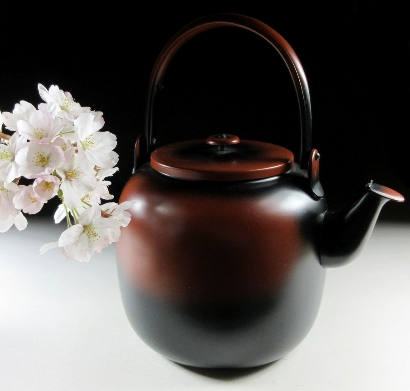 2.5 Litre Koshiguro Yakan Mizutsugi with Tomobako