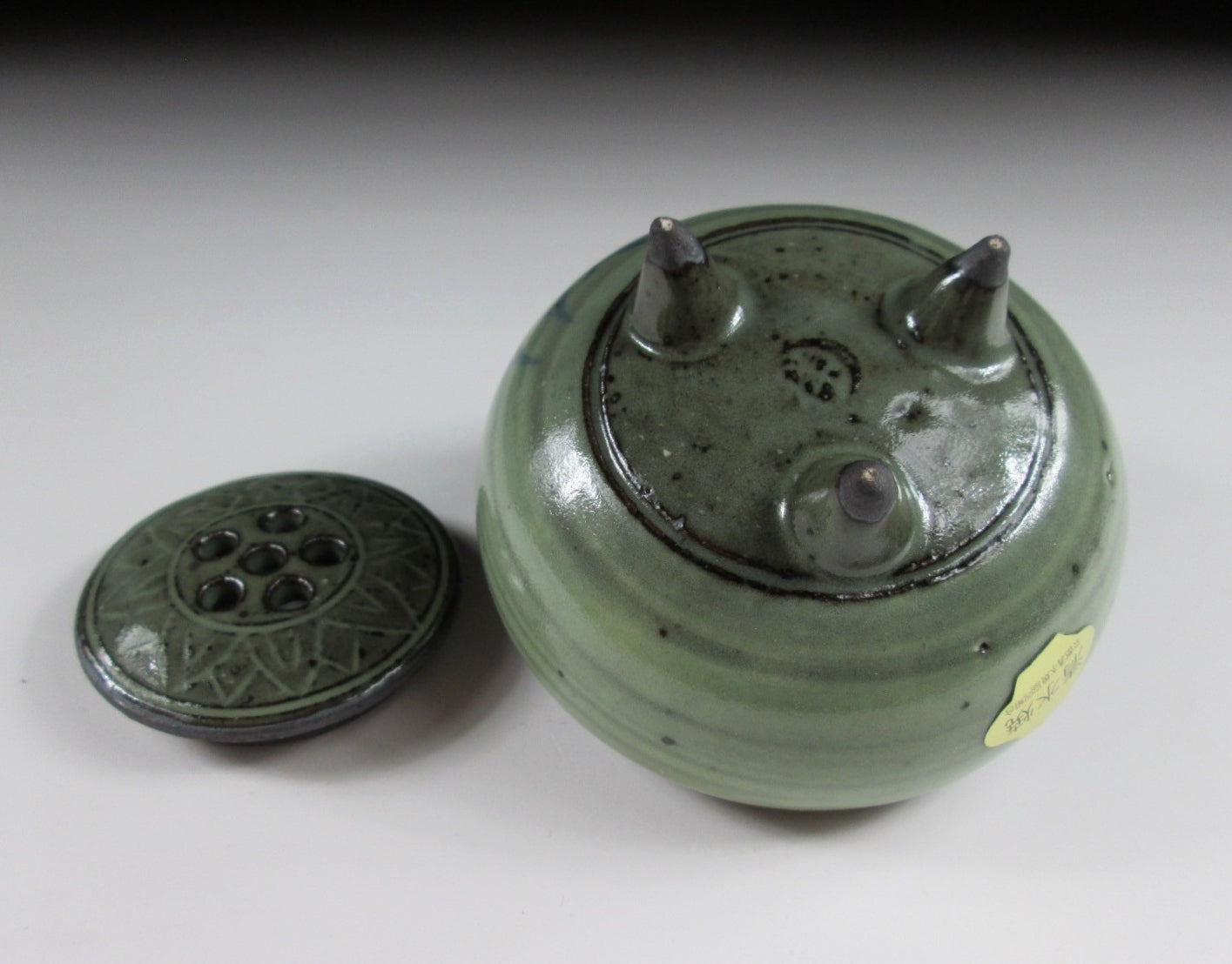 SMALL 'Manjudo' Daruma Koro