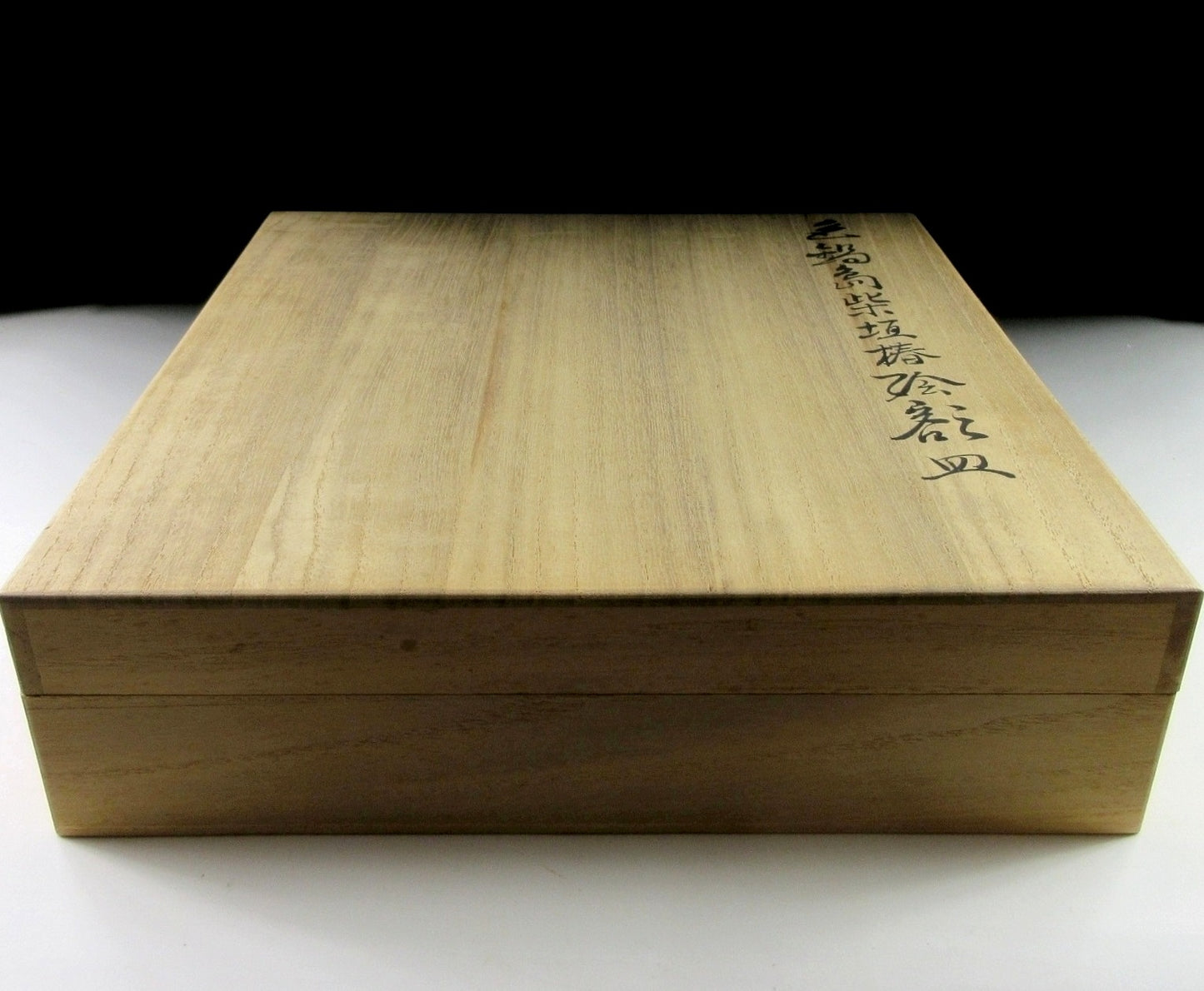 Imaizumi Imaemon XII Iro-Nabeshima Plate