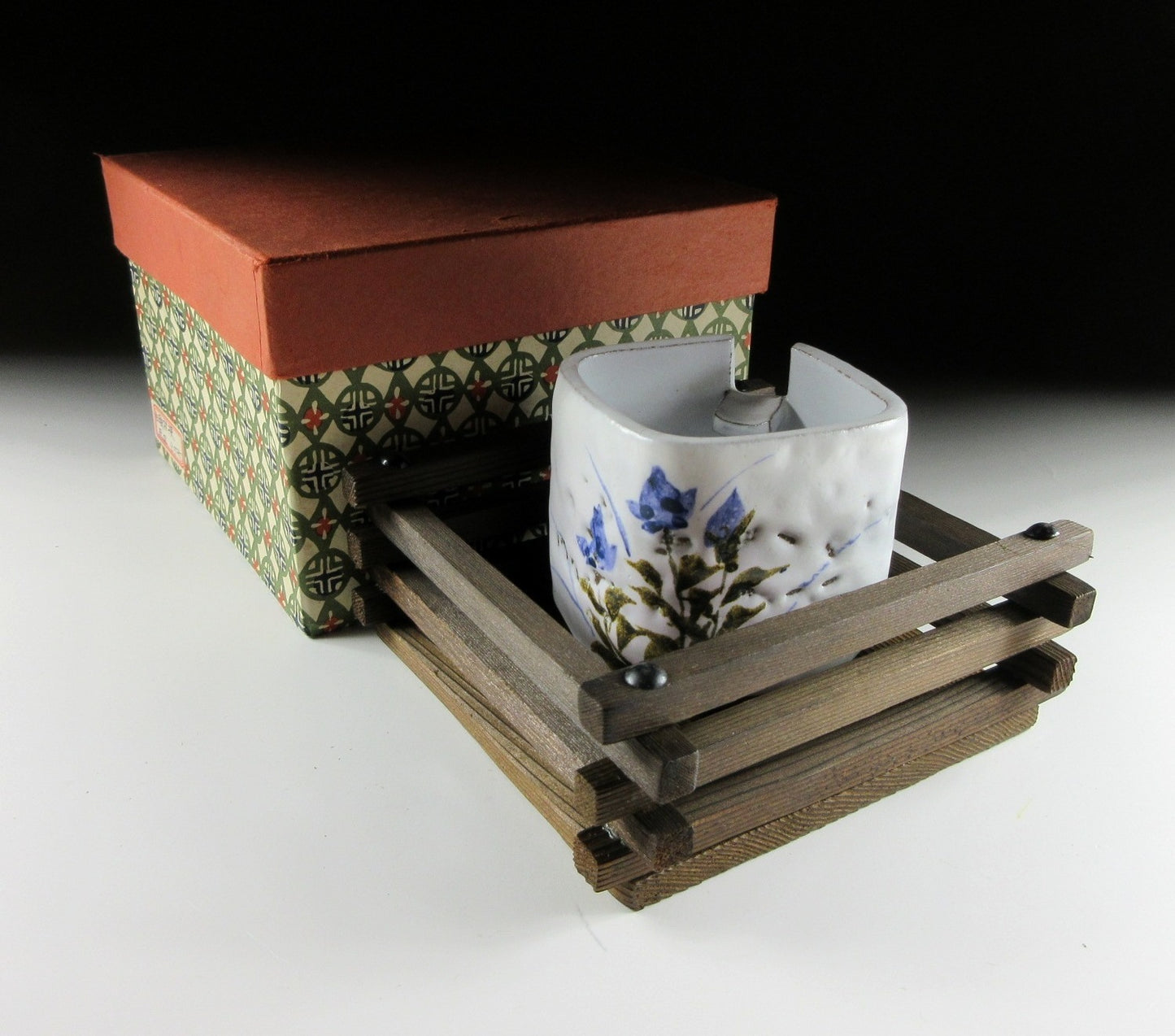 Kiyomizu Bellflower Ashtray Set
