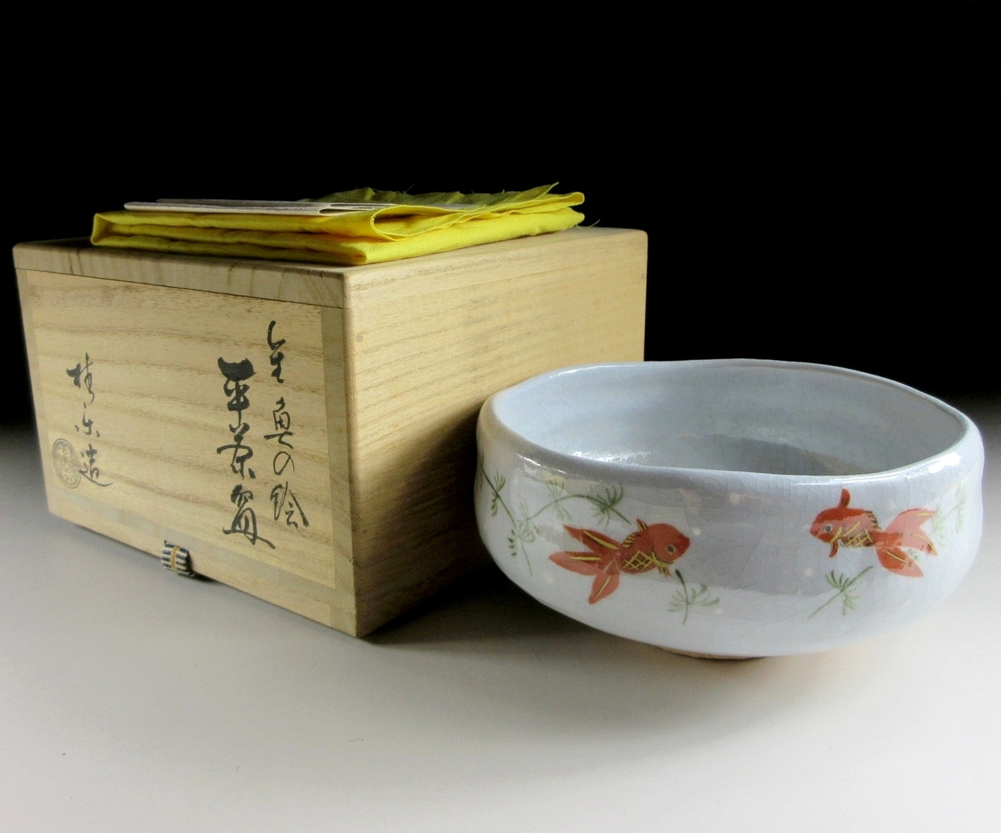 Ito Keiraku Kingyo Hira Chawan