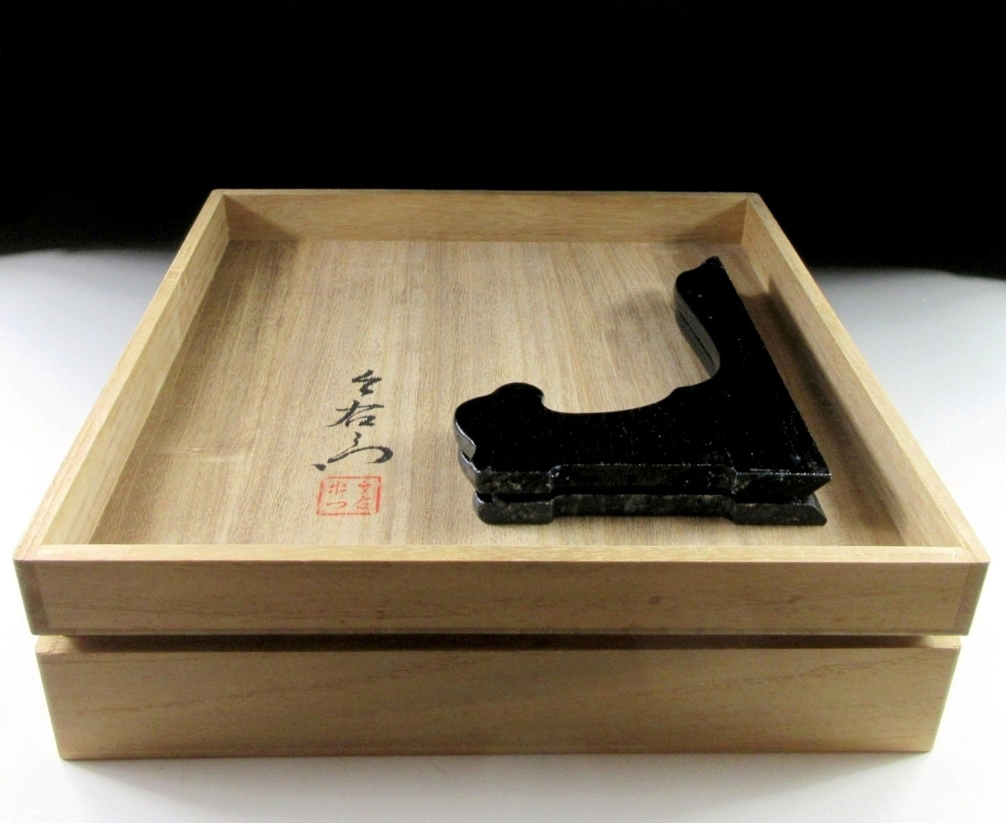 Imaizumi Imaemon XII Iro-Nabeshima Plate