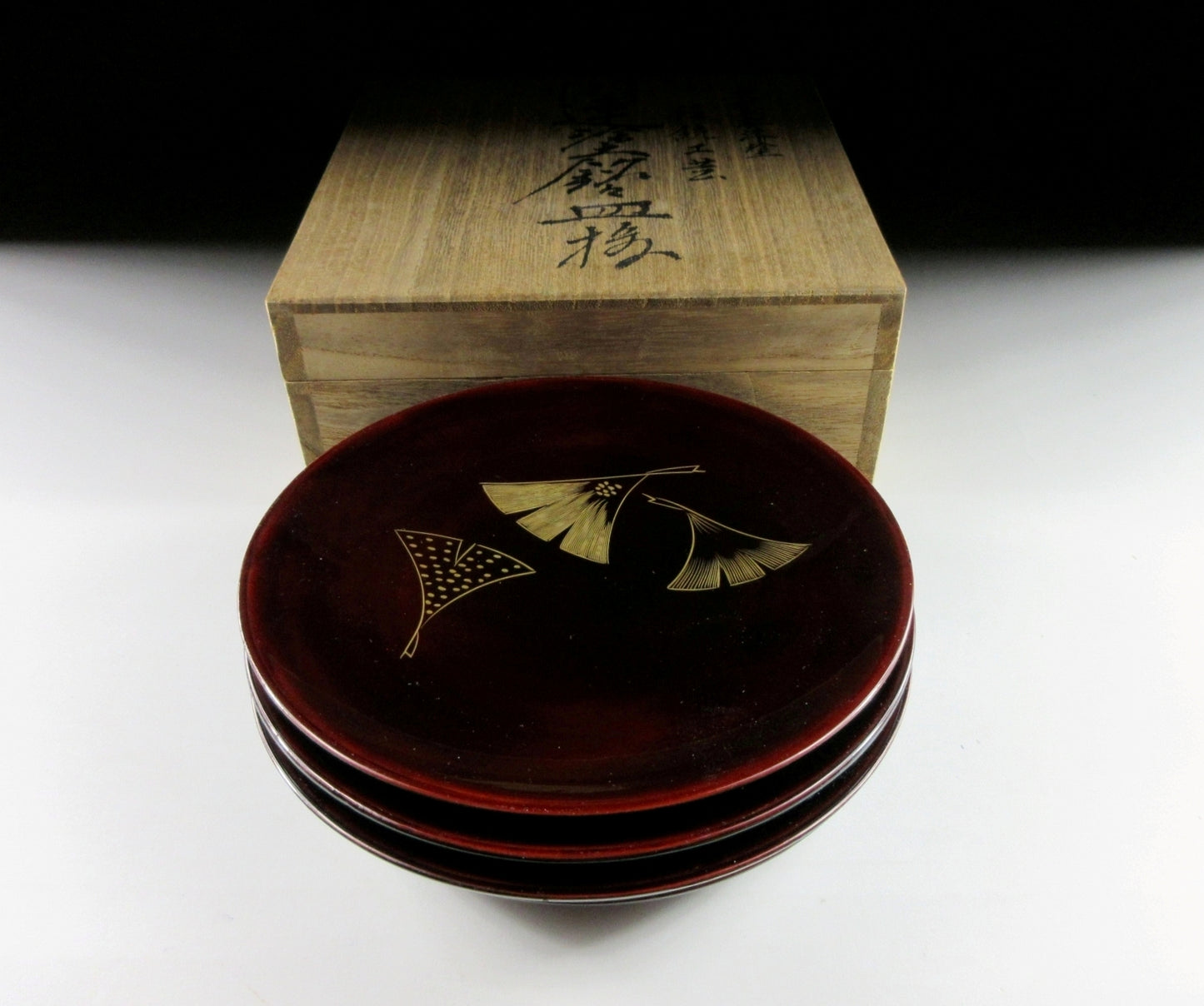 Kawatsura-nuri Lacquer Plates