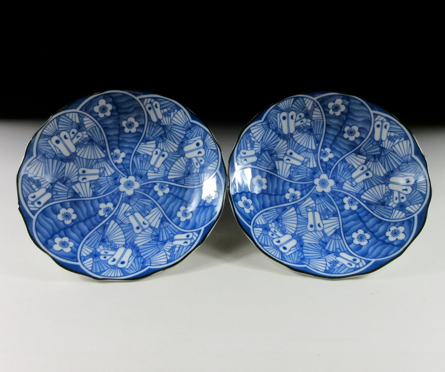 Small Sumo-Themed Arita-ware Plates