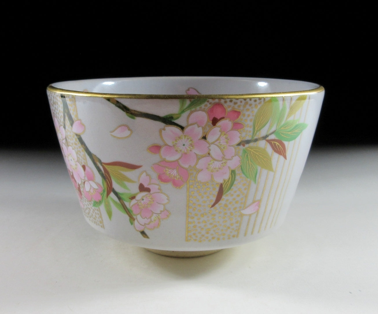 Kuwano Mutsuko 'Gosho no Hana' April Chawan