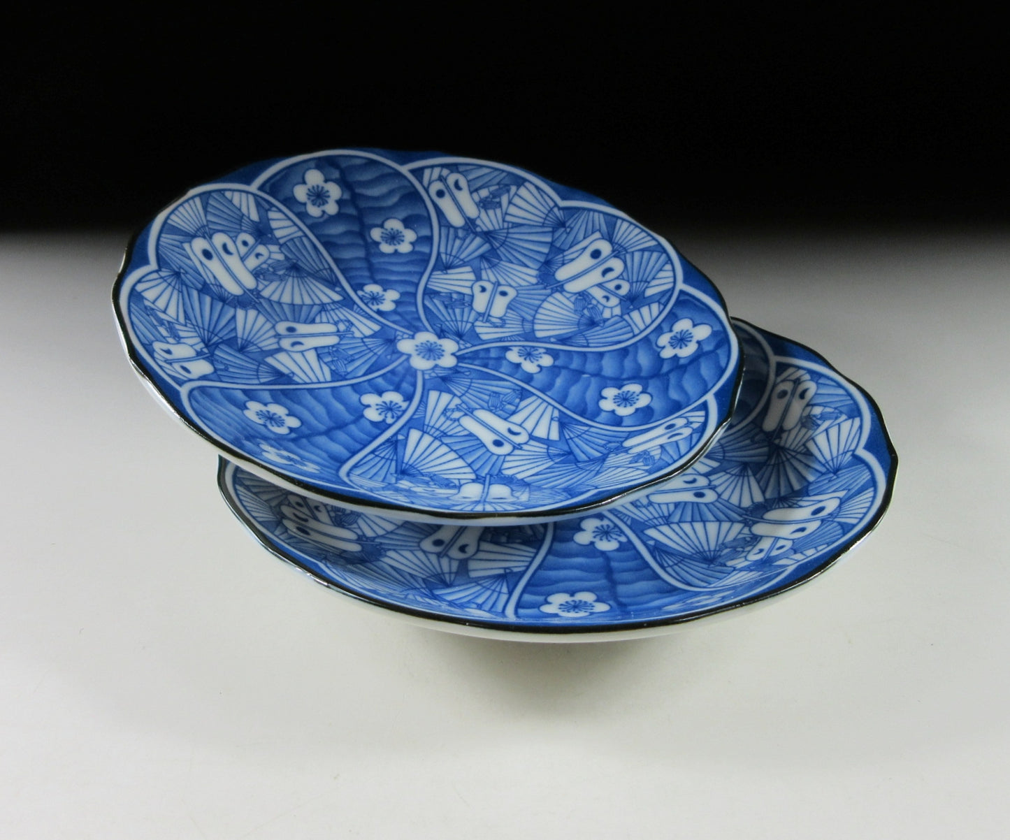 Small Sumo-Themed Arita-ware Plates