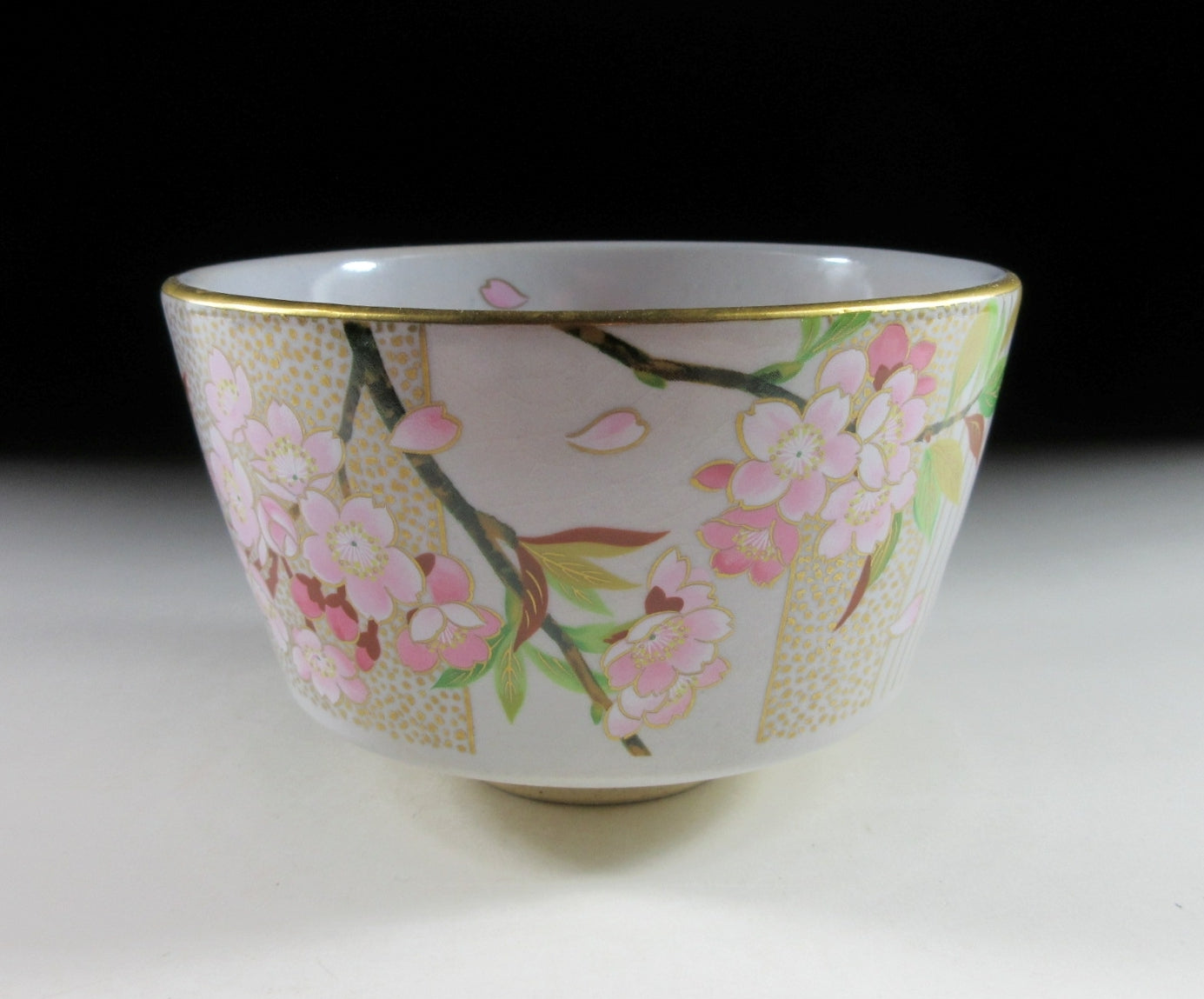 Kuwano Mutsuko 'Gosho no Hana' April Chawan