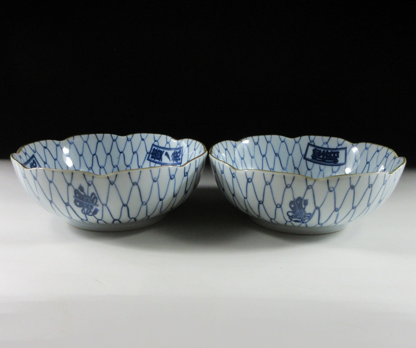 Pair of Sumo-Themed Bowls with Ami Pattern #1