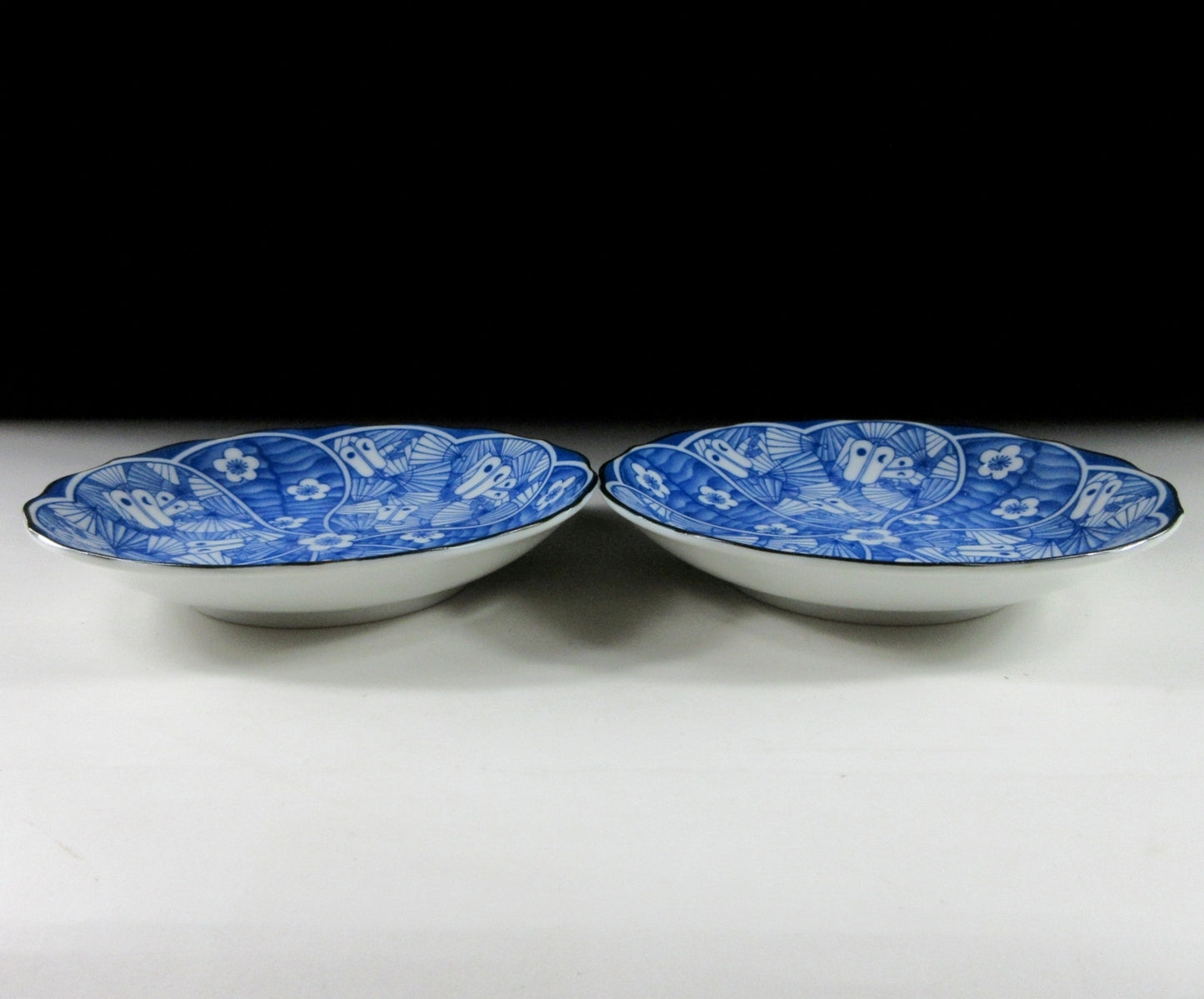 Small Sumo-Themed Arita-ware Plates