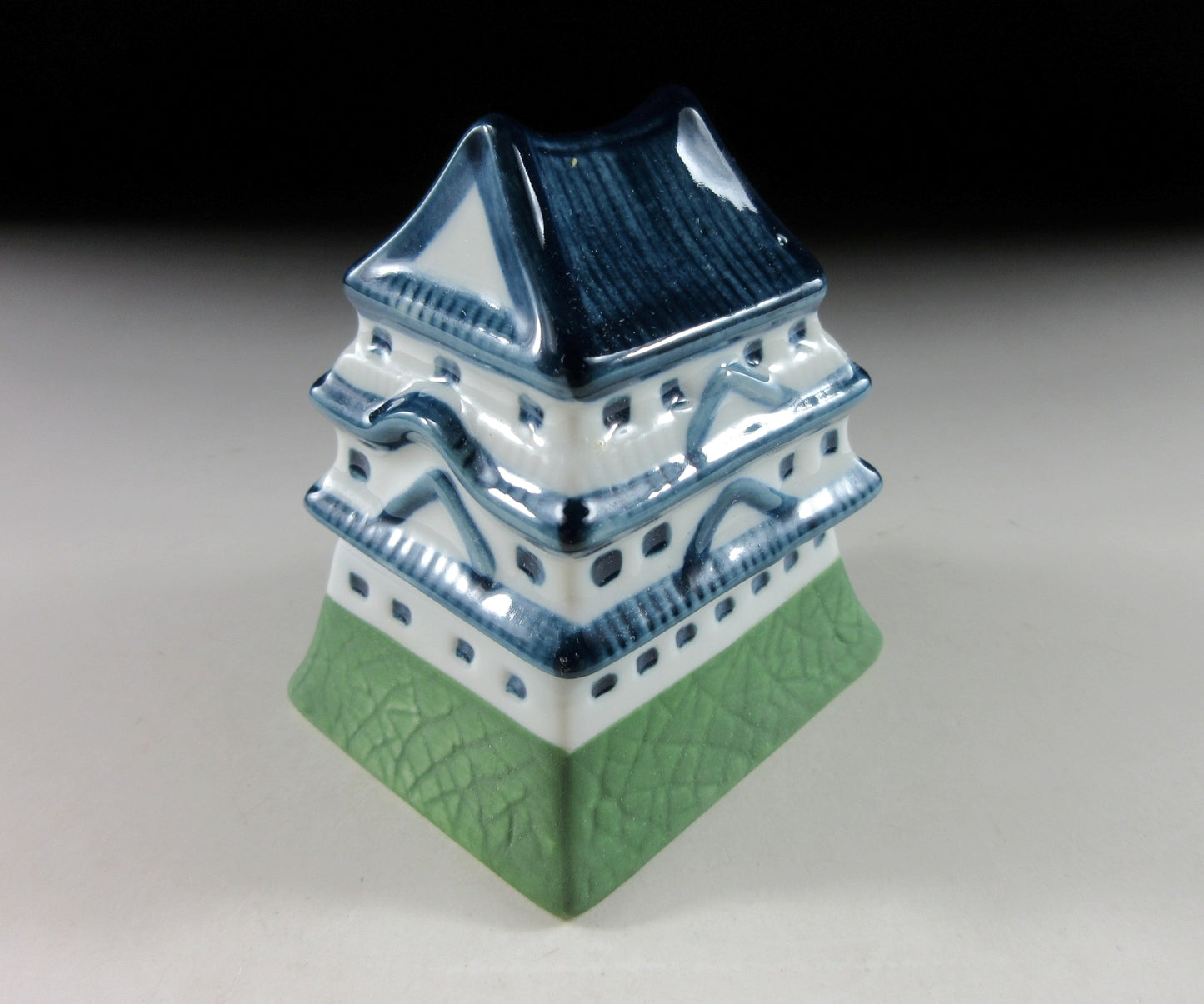 Mino-ware Castle Futamono