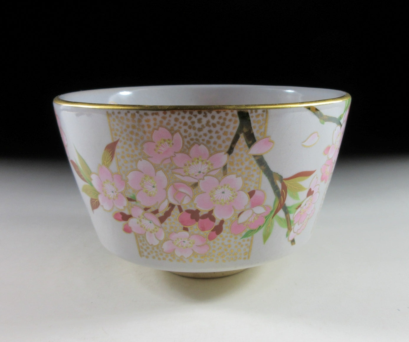 Kuwano Mutsuko 'Gosho no Hana' April Chawan